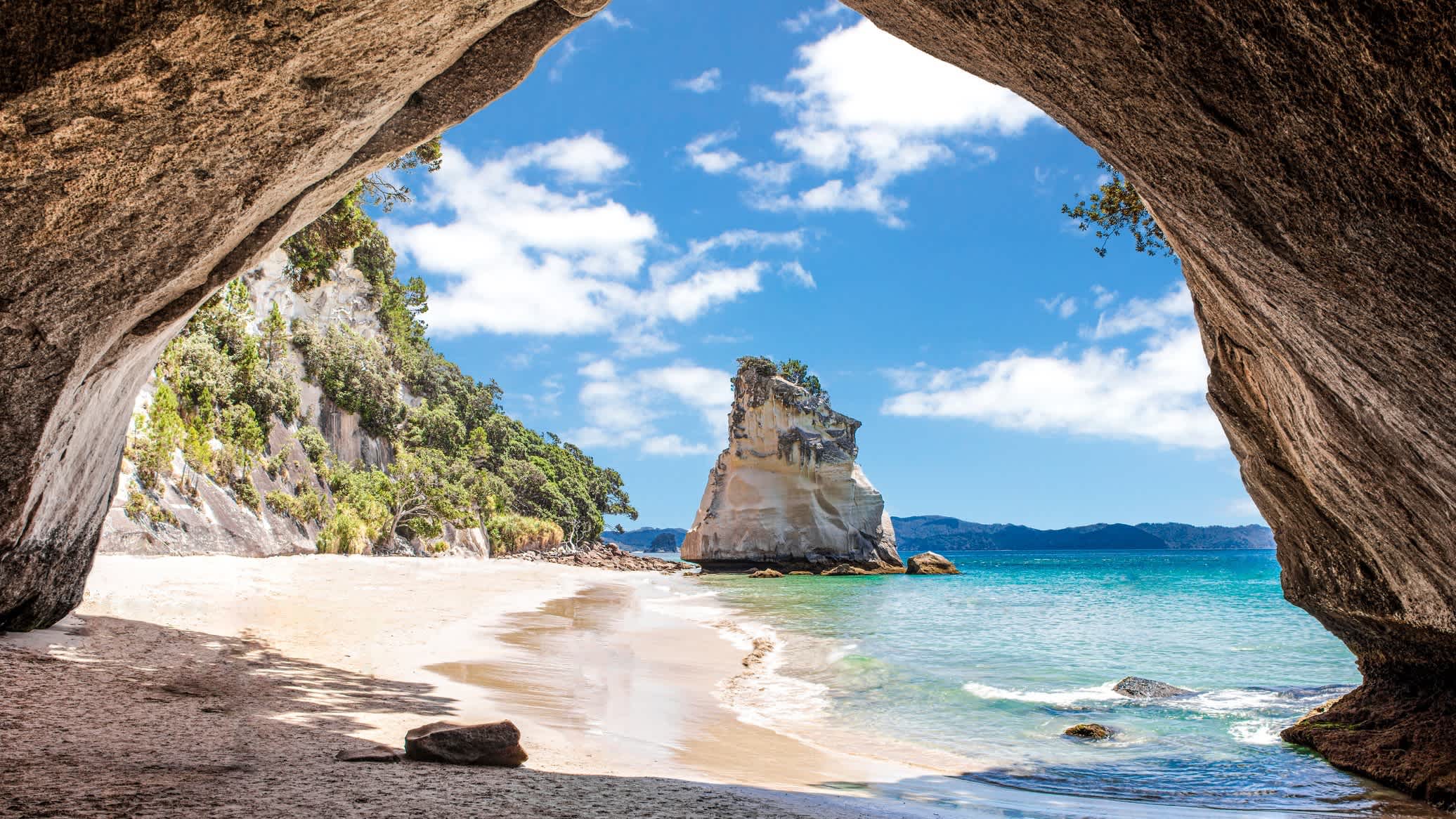 View of Cathedral Cove beach, its natural arch, white sand and clear waters, Coromandel Peninsula, New Zealand