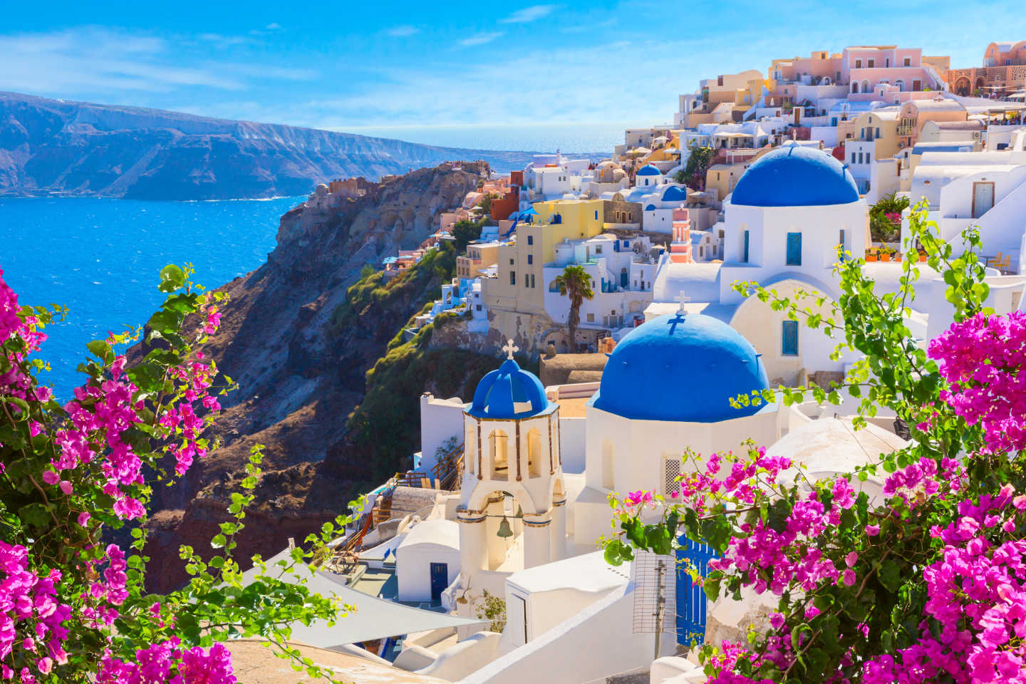 Blick auf von Santorini auf die Ägäis in Griechenland