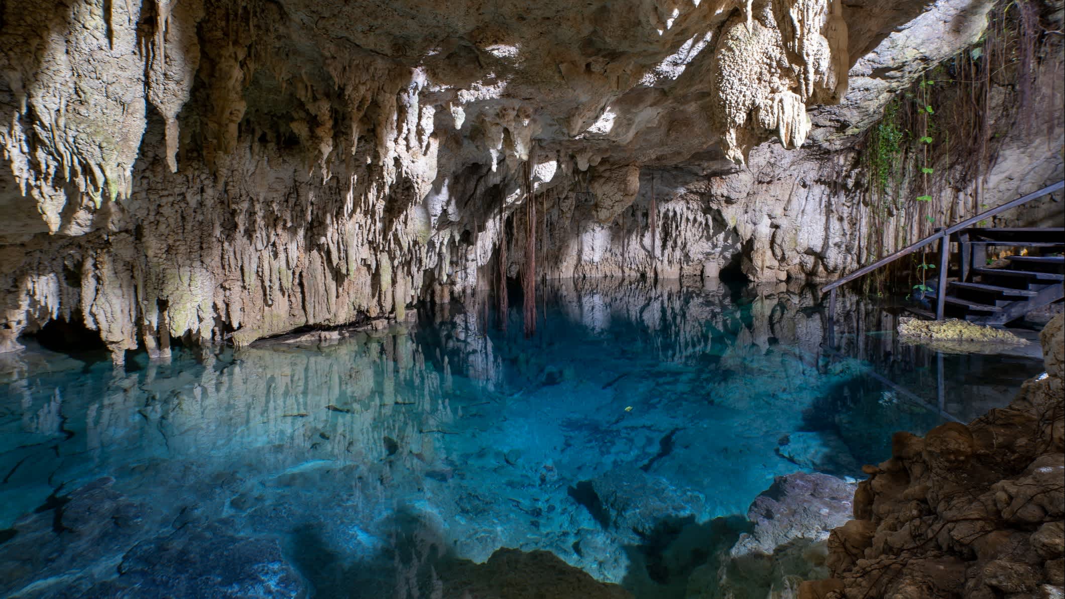 Vue sur l'intérieur d'une des grottes Río Secreto, péninsule du Yucatan, Mexique


