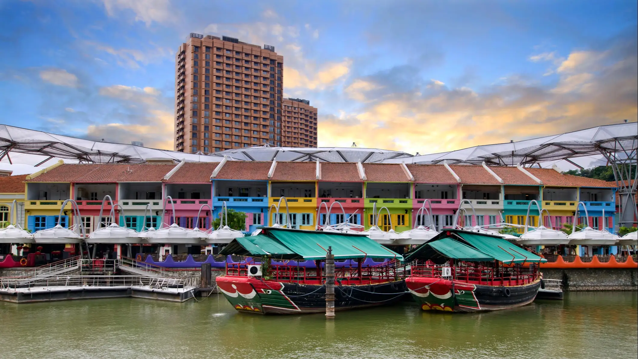 Maisons colorées sur la rivière, Clarke Quay, Singapour