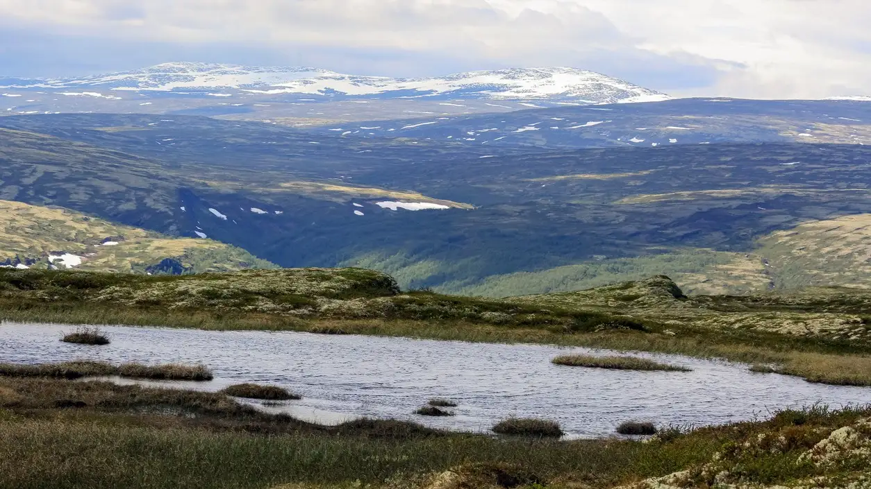 Massif montagneux à Innerdalen (Innset), Norvège
