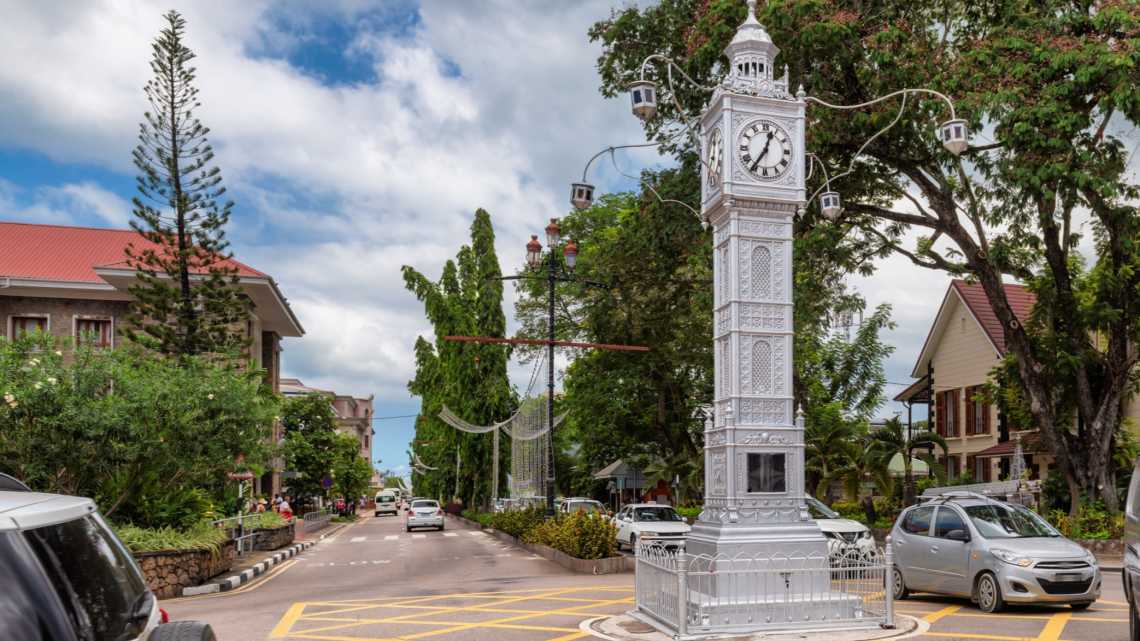 La tour de l'horloge de Victoria Town, également connue sous le nom de Little Big Ben, Seychelles