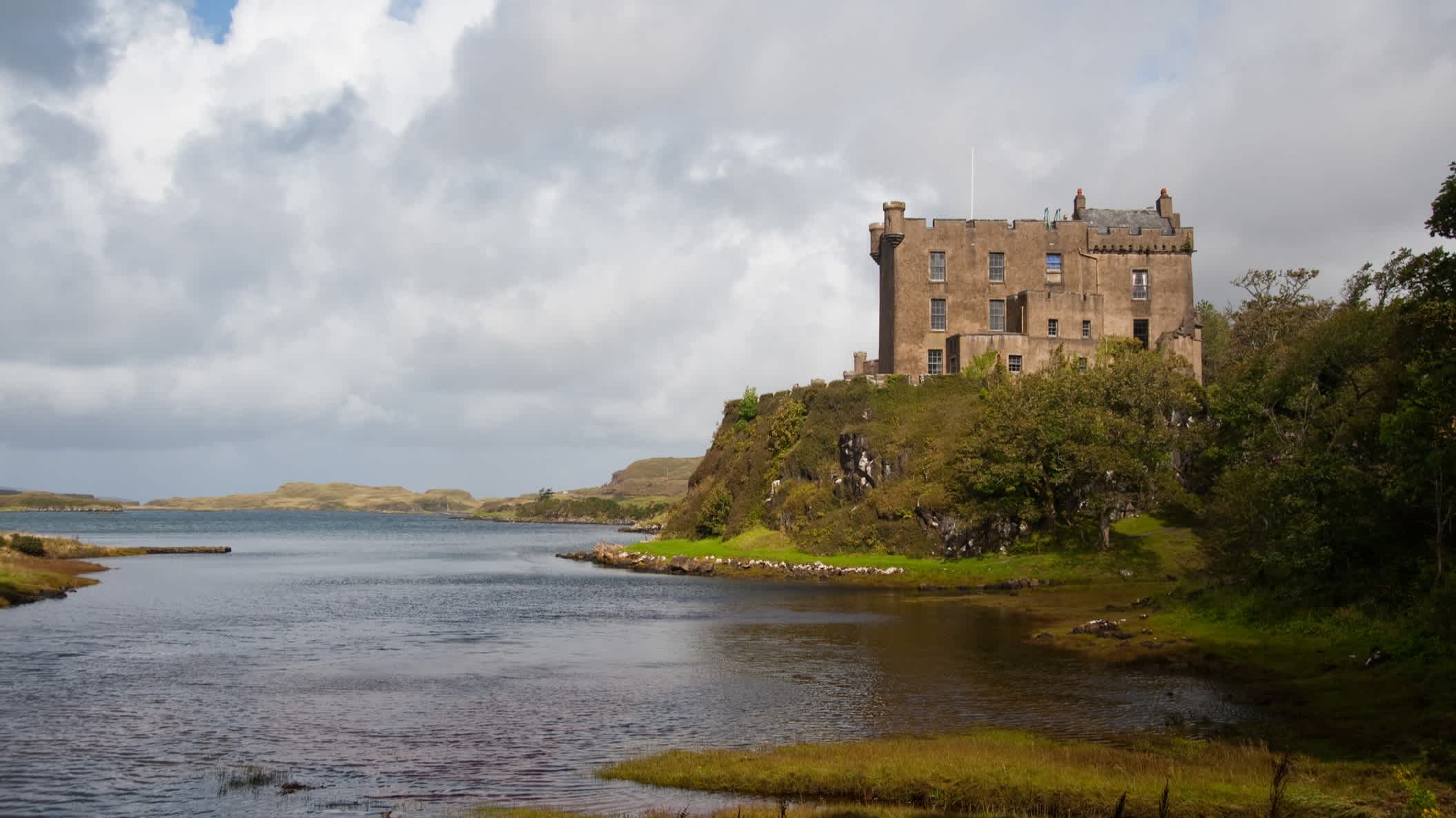 Blick auf den Schloss Dunvegan auf der Isle Of Skye, Schottland.
