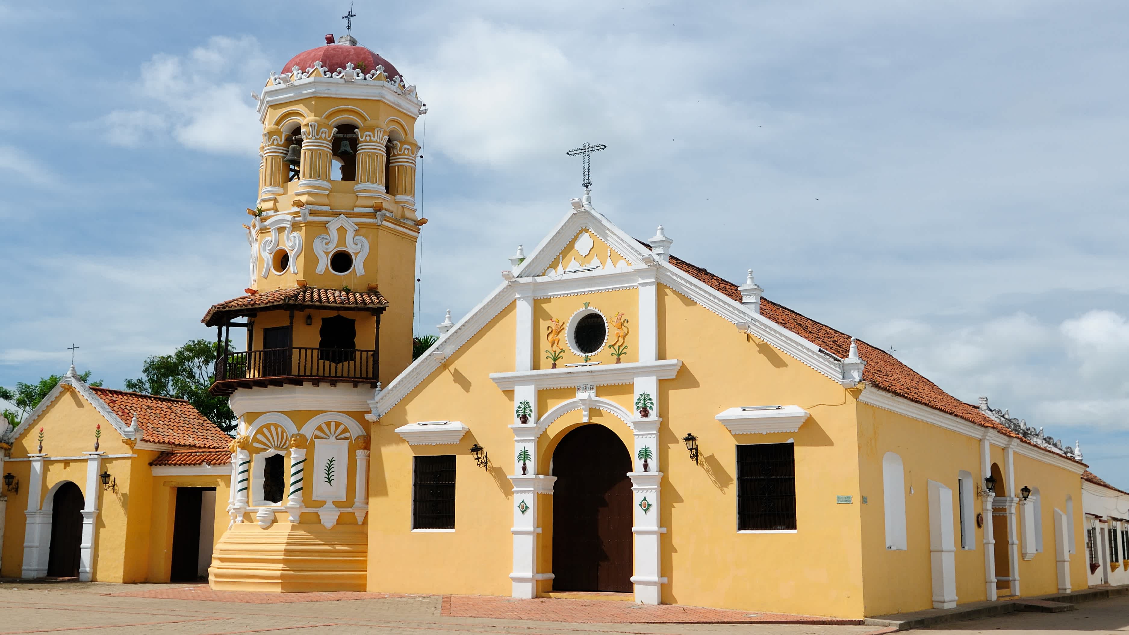 Mompos, ville coloniale de Colombie - Vue de l'église Santa Barbara
