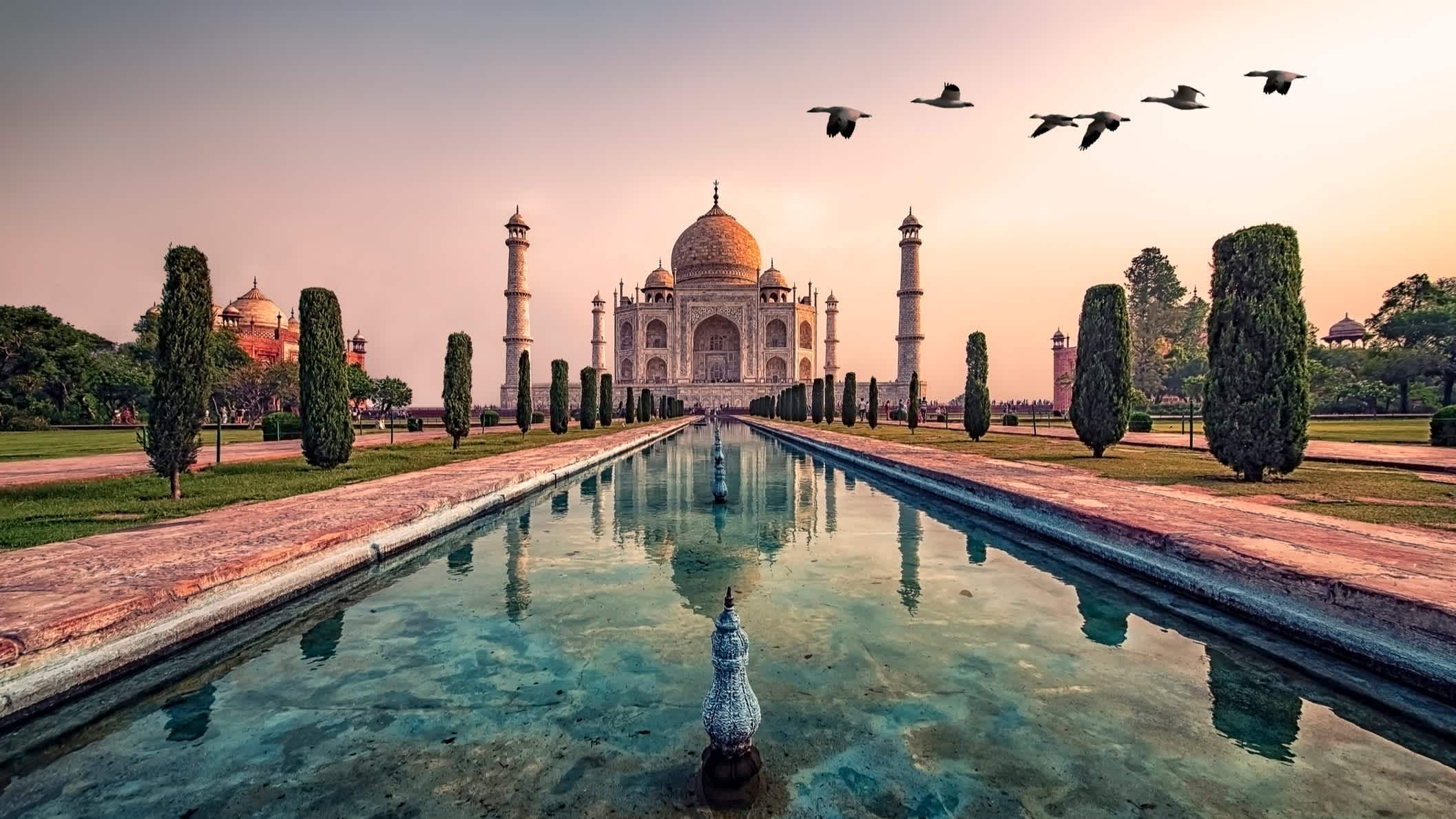 Mausolée du Taj Mahal au coucher du soleil, à Agra, Inde

