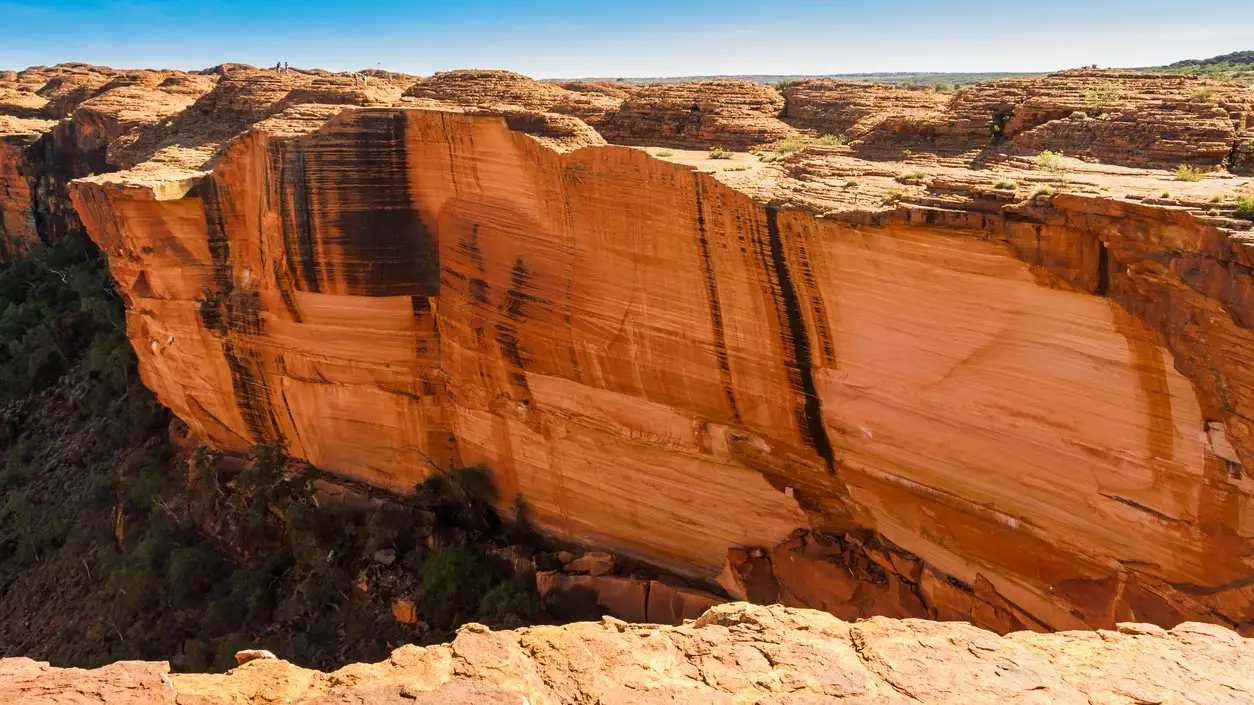 Photo de Kings Canyon, avec ses falaises orange, situé dans le parc national de Watarrka, dans le Territoire du Nord, en Australie