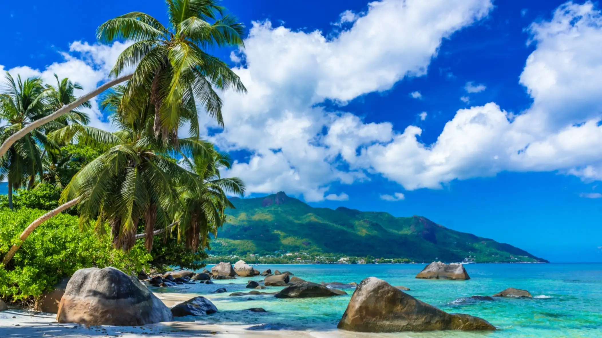 Seychelles, Mahé, Baie de Beau Vallon Plage de la Baie de Beau Vallon sur l'île de Mahé, aux Seychelles.