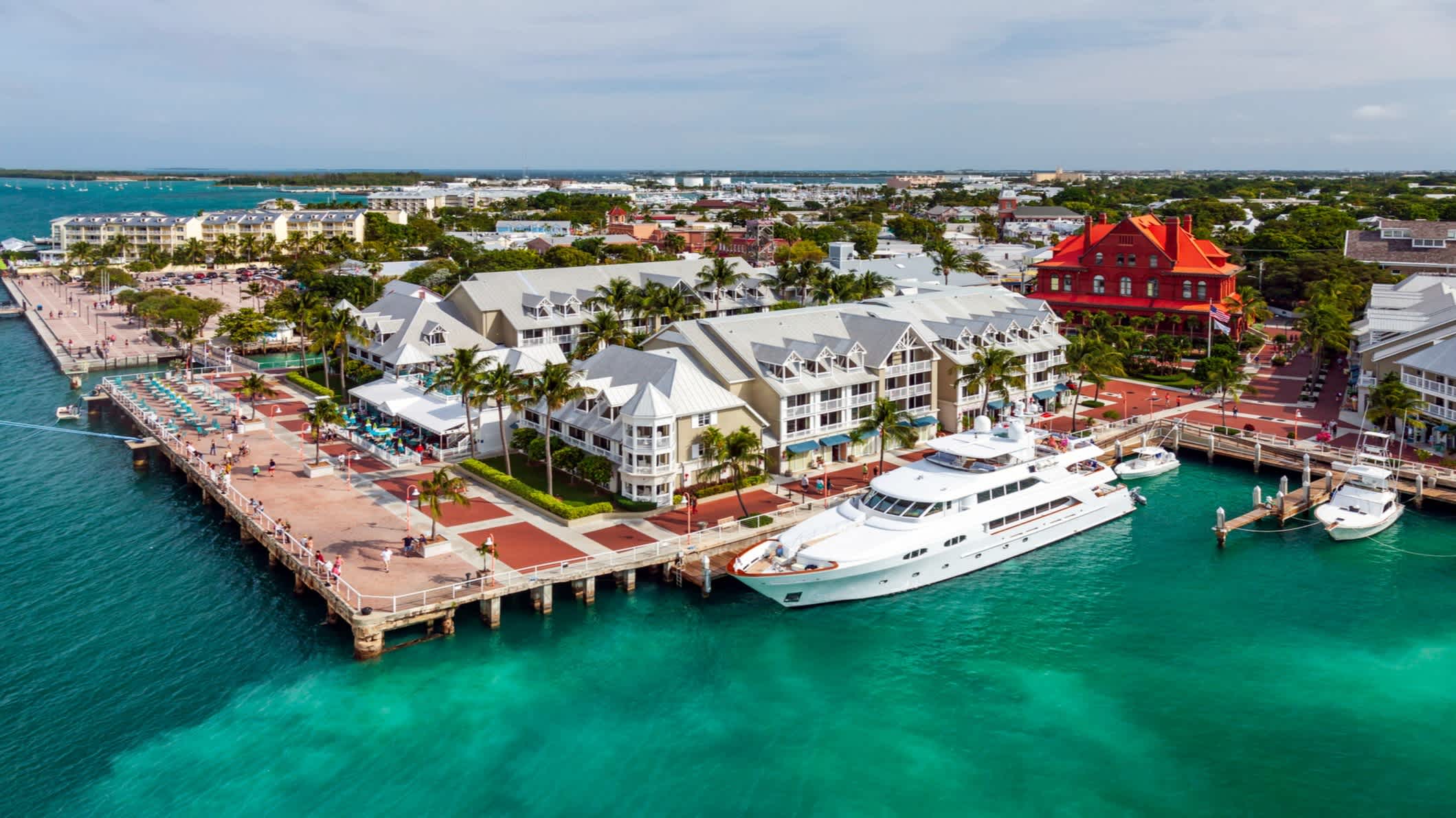 Kreuzfahrtschiff-Ansicht des Mallery Square Piers in Key West, Florida, USA