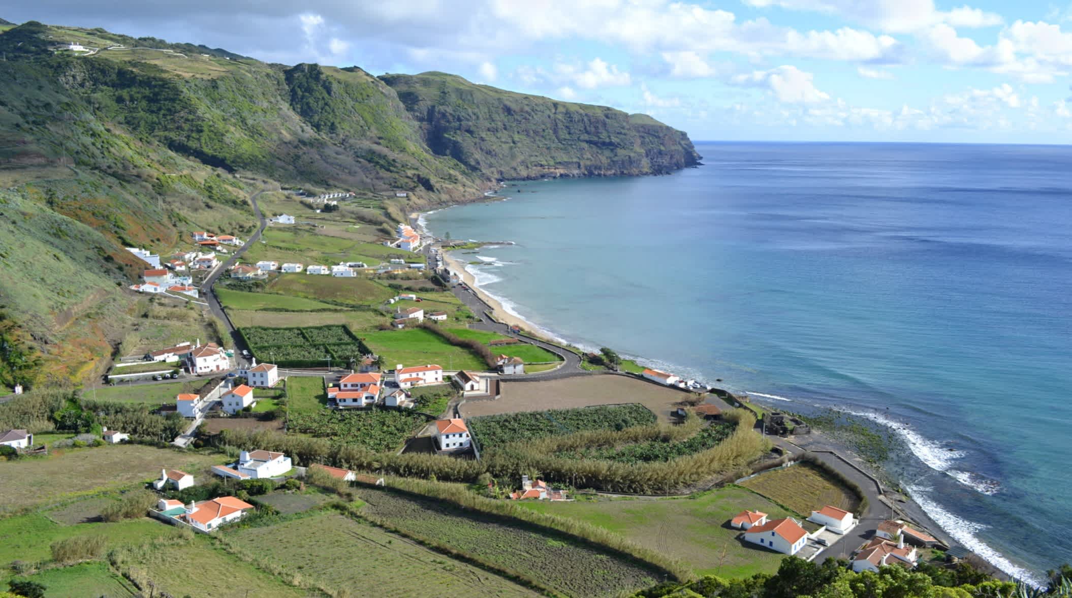 Archipel des Açores, Santa Maria, Praia Formosa : plage de sable blanc