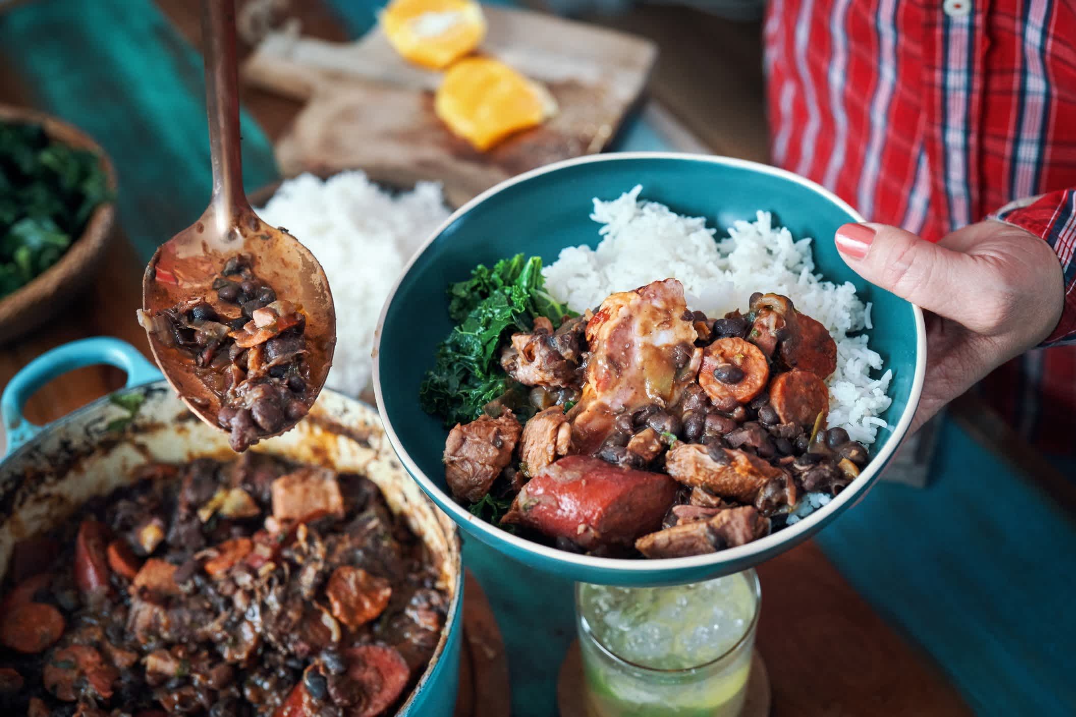 Feijoada, chili brésilien avec des haricots noirs et du riz