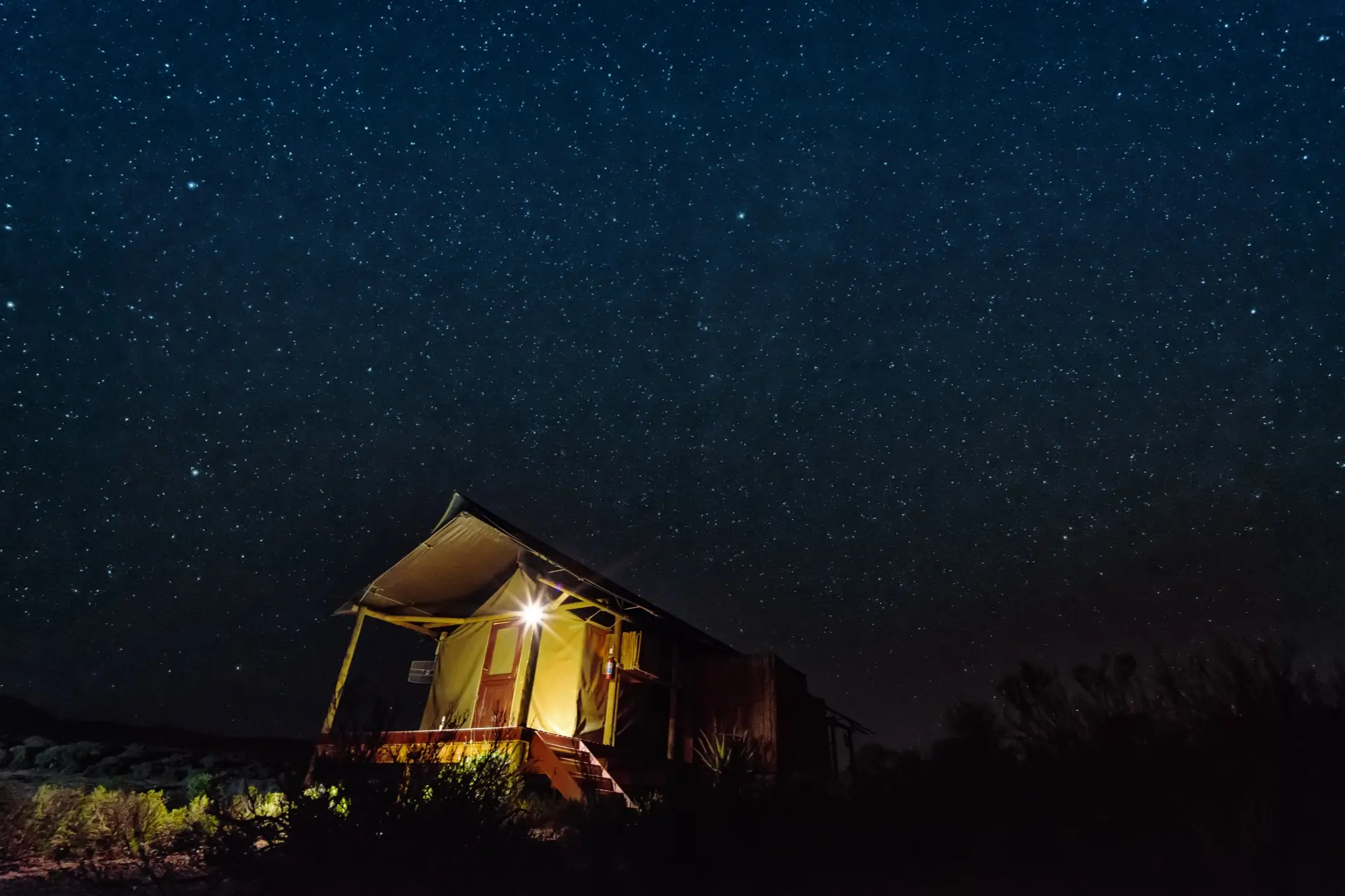 Südafrika, Sternenhimmel Safarizelt unter dem Sternenhimmel