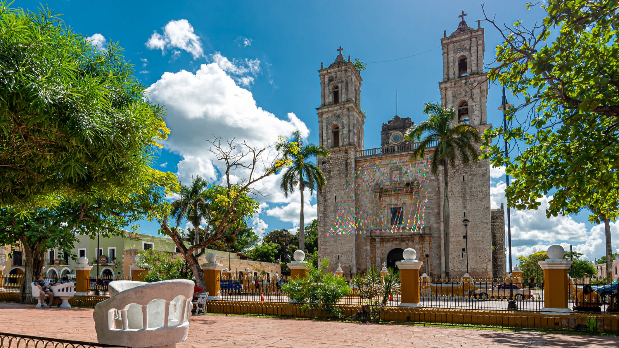 Vue de la place de la ville de Valladolid, au Yucatán, au Mexique.

