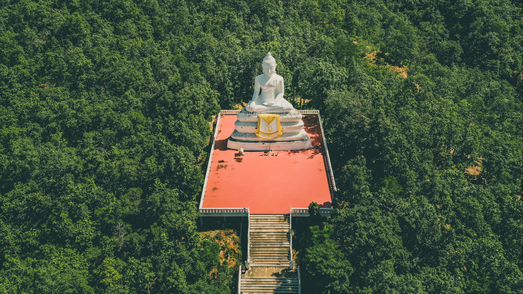 Großer weißer Buddha, Wat Phra That Mae Yen in Pai, Mae Hong Son, Chiang Mai, Thailand, Südostasien.