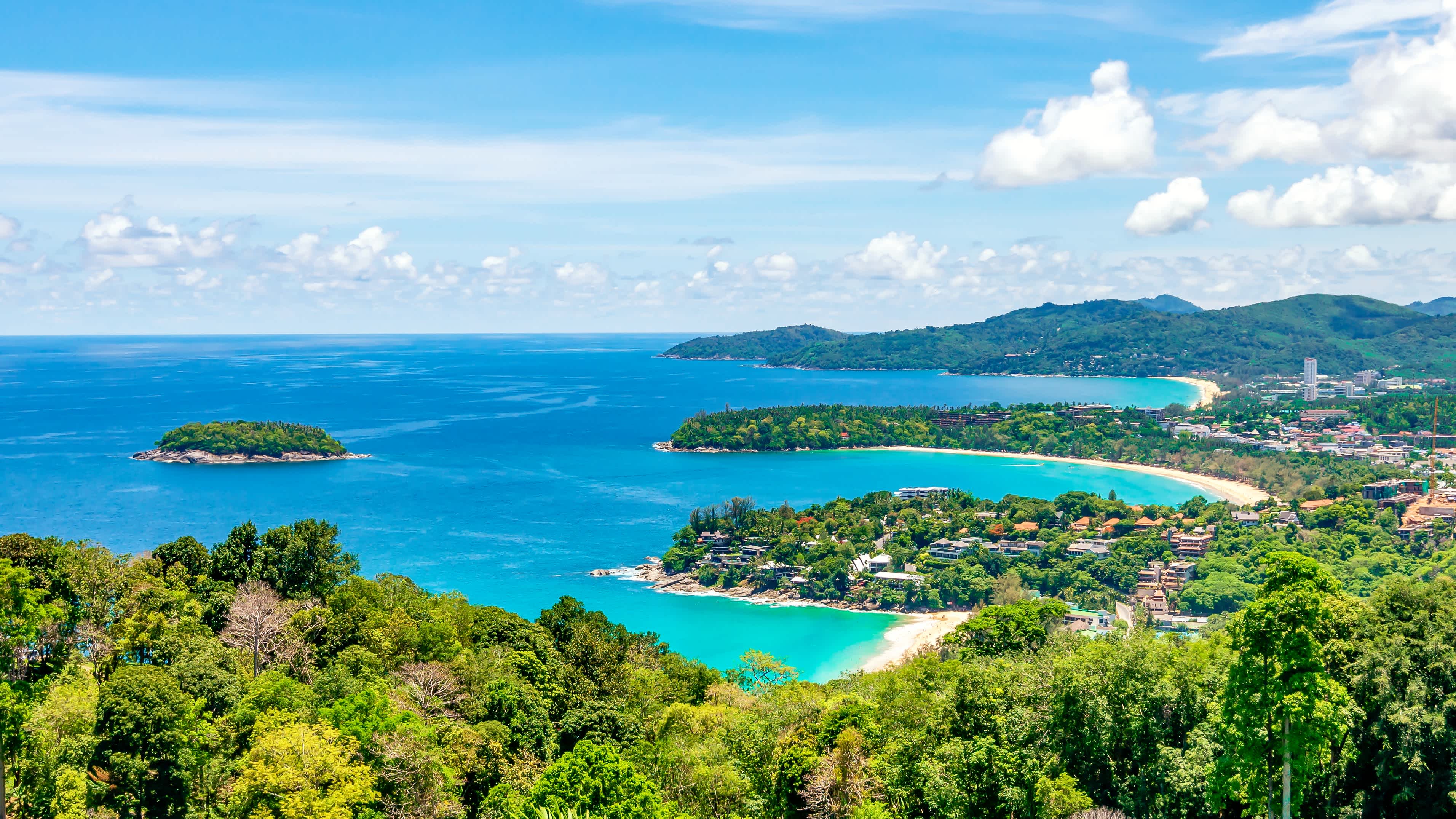 Vue aérienne des trois caps de Phuket, Patong Beach, Kata Beach et Karon Beach en Thaïlande