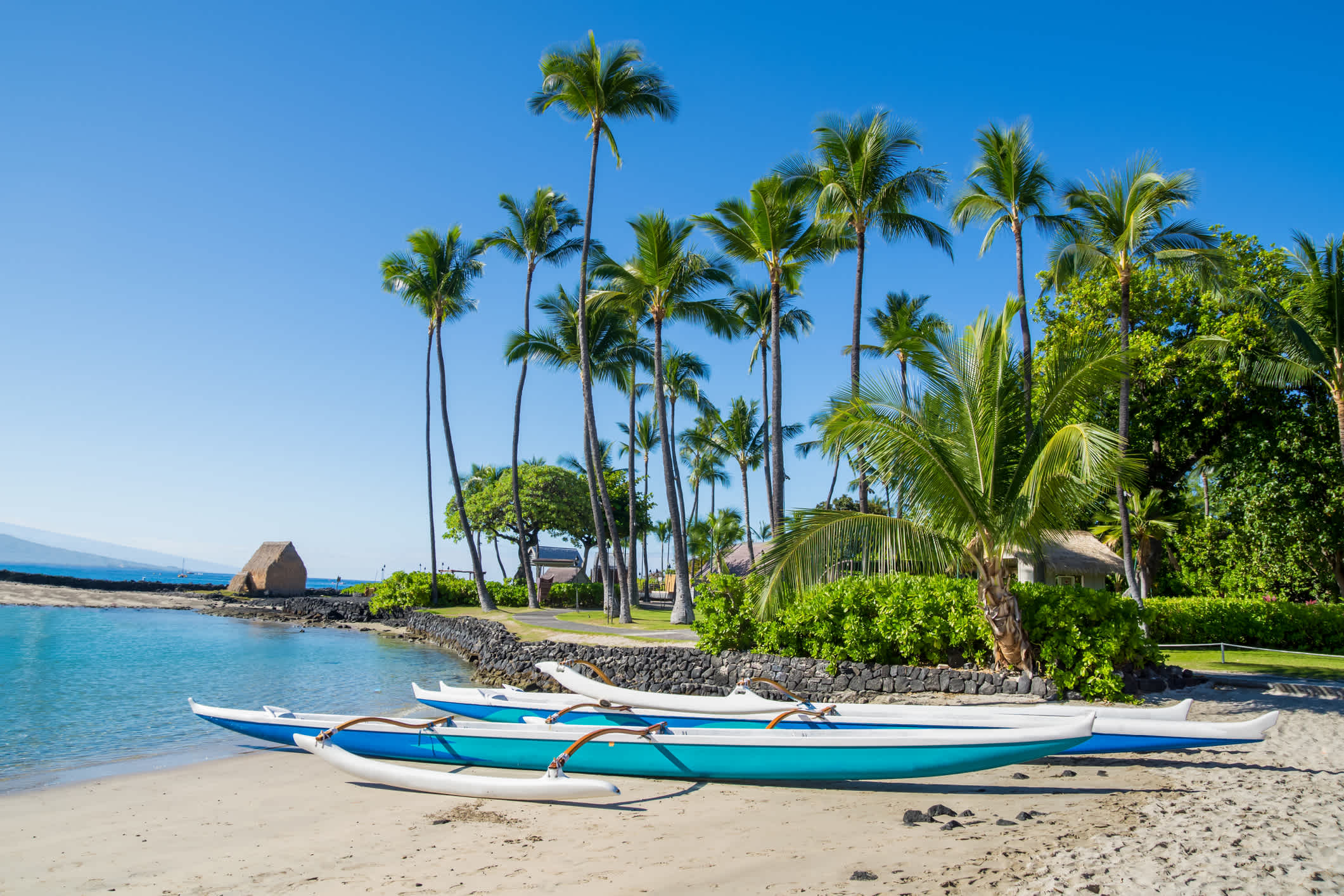 Hawaiianischer Kanus am Kamakahonu Beach in Kailua-Kona, Hawaii