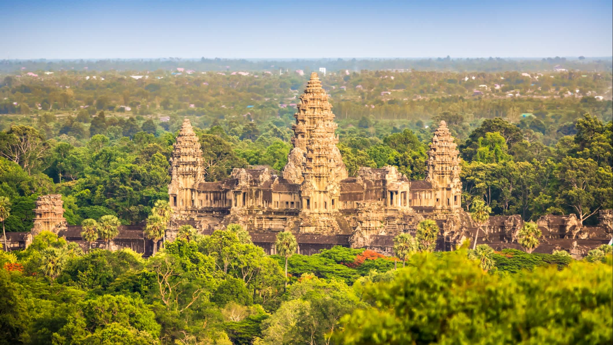 Vue sur la forêt tropicale en direction du complexe de temples d'Angkor Thom