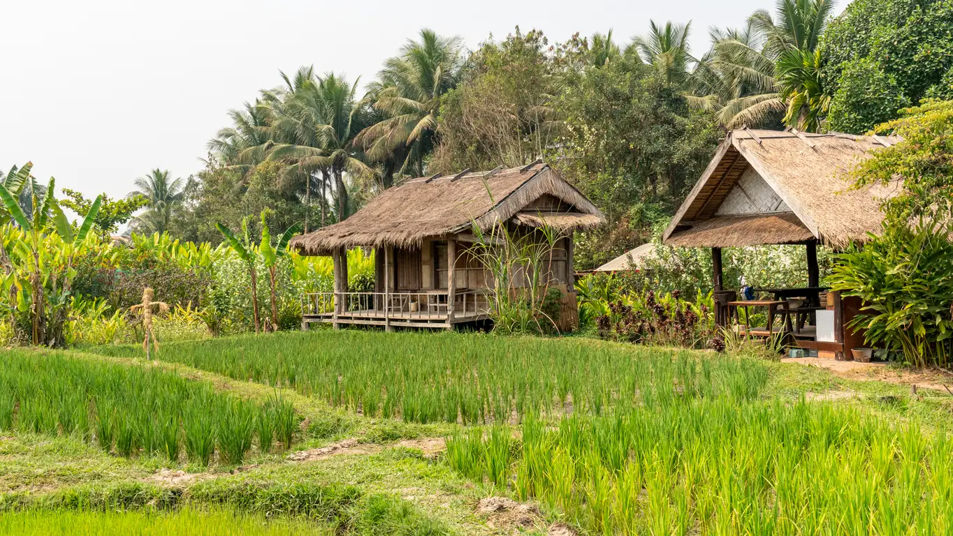 Laos, Holzhütten Holzhütten auf dem Land in Laos