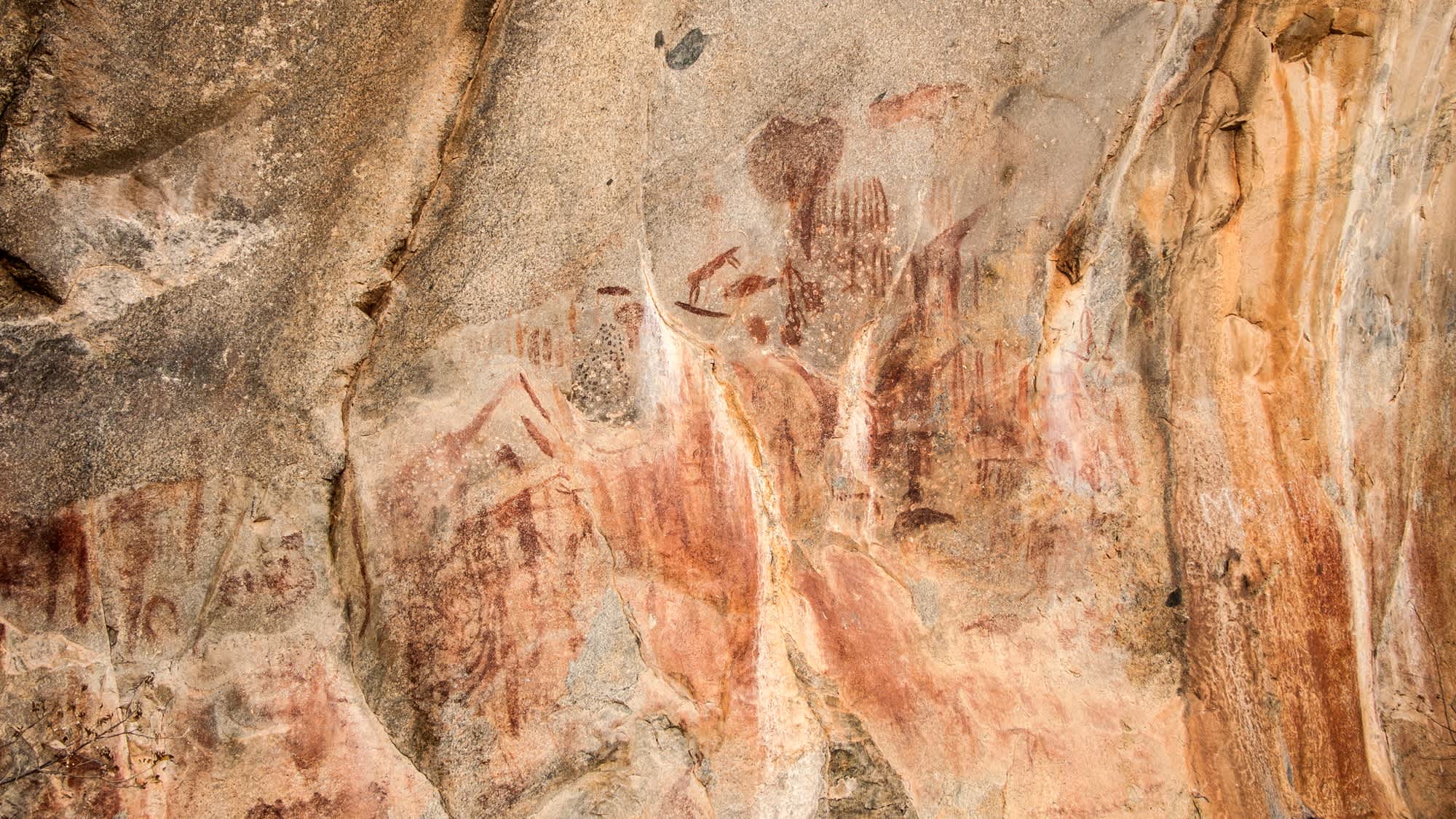 Berühmte Felsmalereien der Eingeborenen in Iringa, Tansania.
