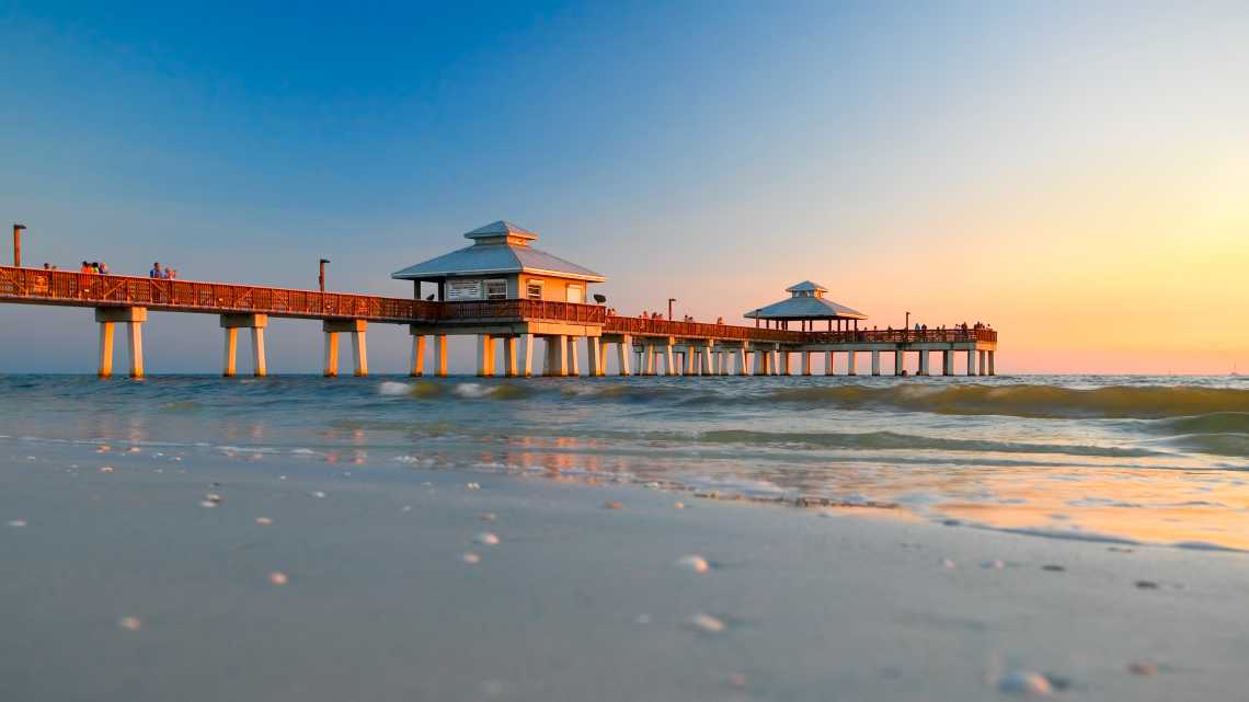 Ein Pier in Fort Myers Beach, Florida, USA