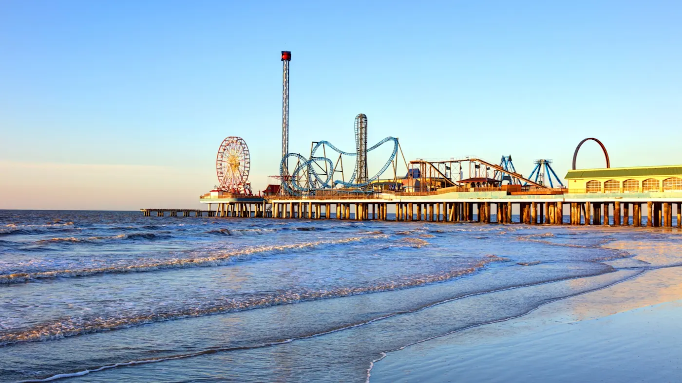 États-Unis Texas Galveston Une vue de la fameuse jetée avec des attractions à Galveston, Texas, USA.