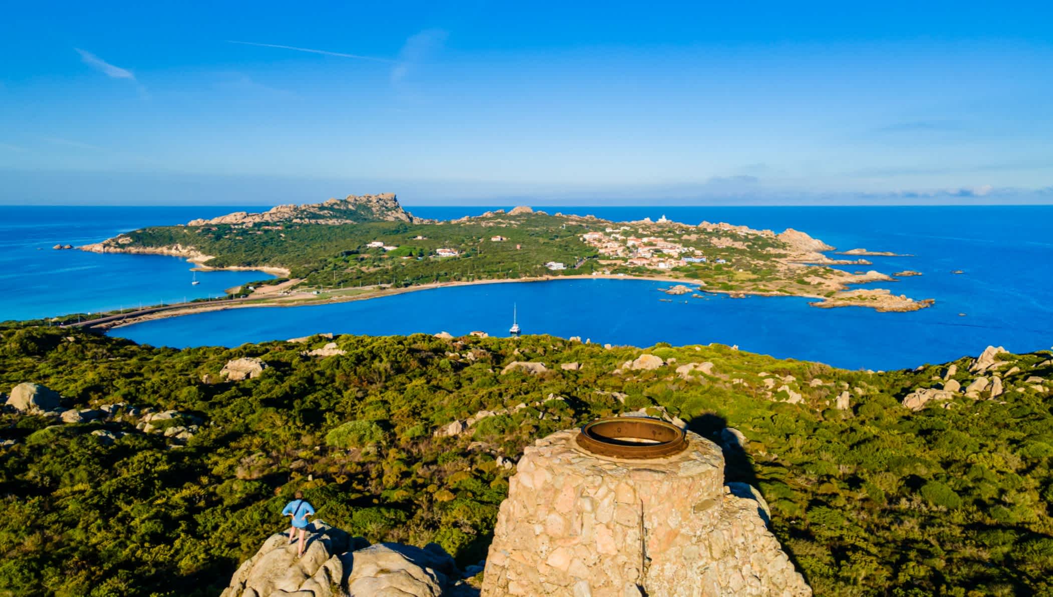 Vue aérienne de la péninsule de Capo Testa, Sardaigne, Italie