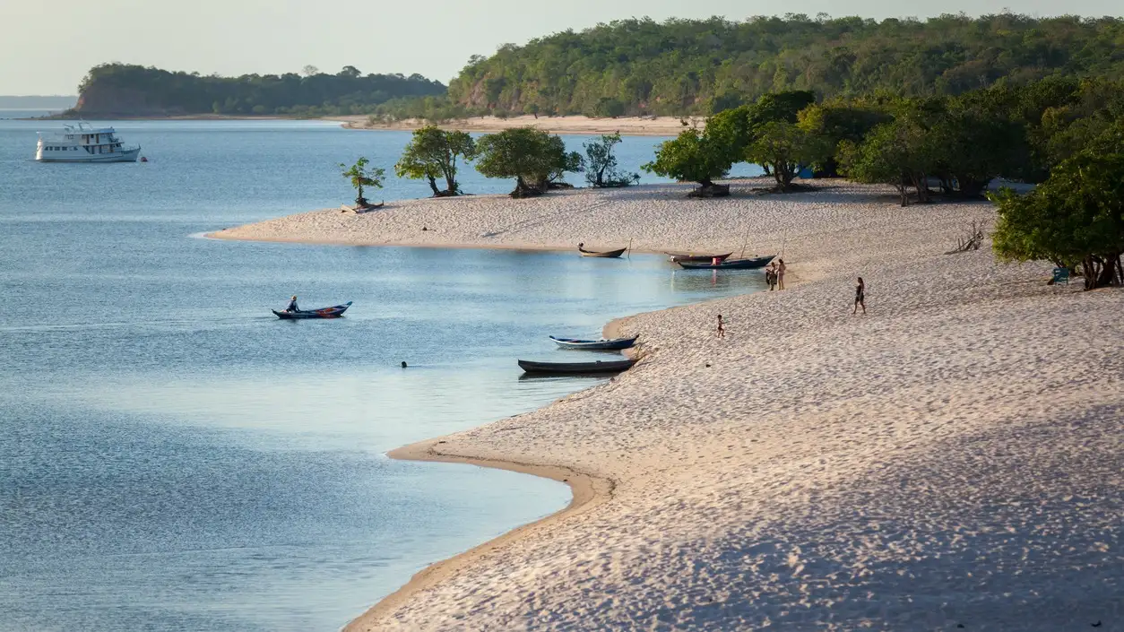 Ilha do Amor, Alter do Chão, Brésil Vue sur Ilha do Amor, à Alter do Chão.