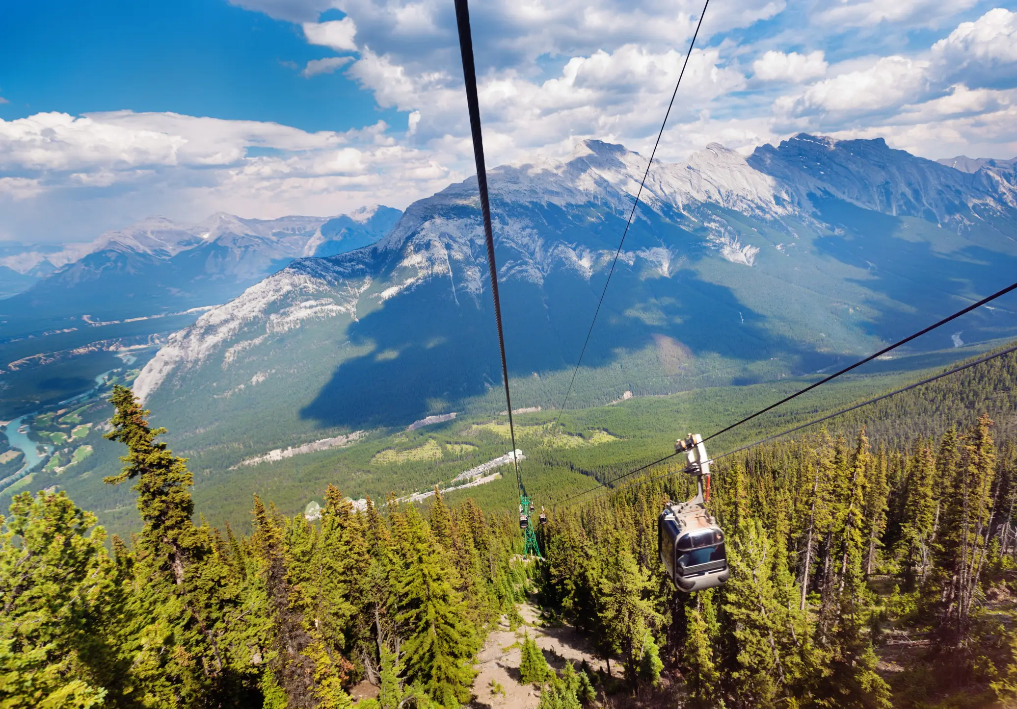 Canada, Rocheuses canadiennes, Parc national de Banff Télécabine dans le parc national de Banff, Rocheuses canadiennes, Canada.