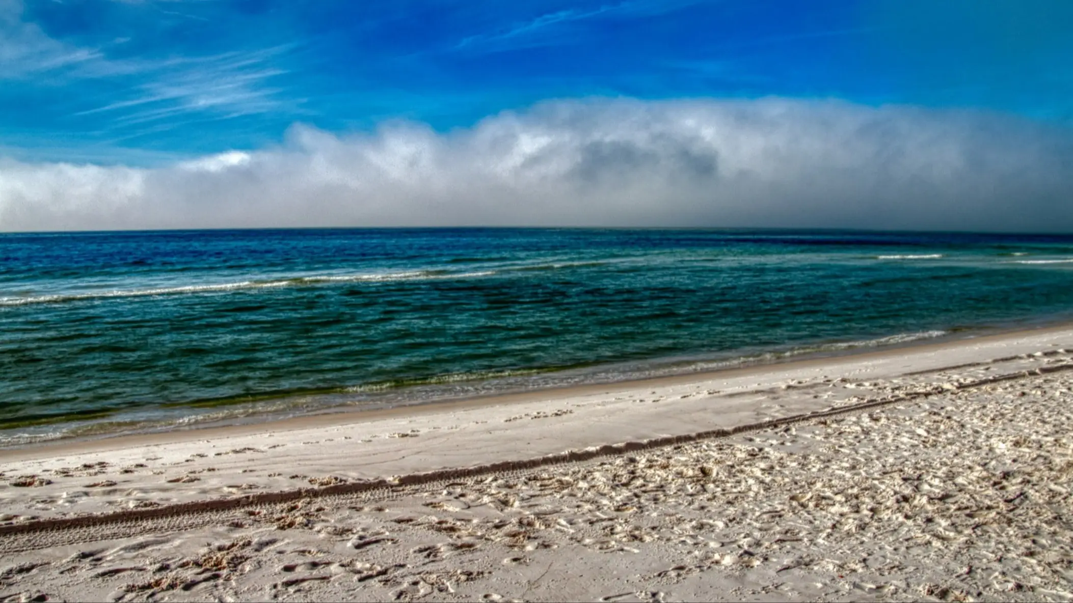 USA Florida Grayton Beach Der Strand Grayton Beach, South Walton, Florida, USA bei purem Sonnenschein mit Blick auf den weißen Sand und das azurblaue Wasser.