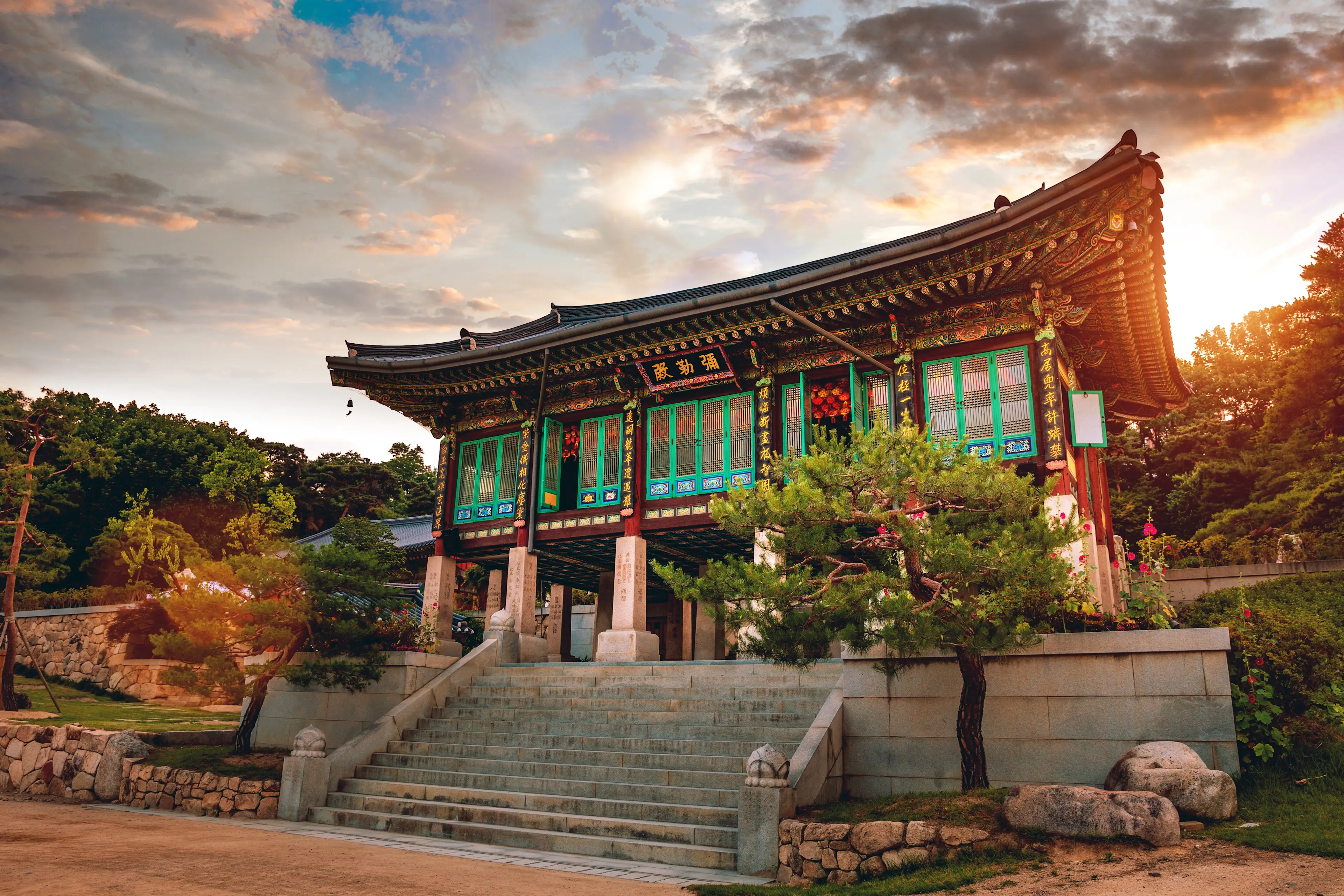Südkorea, Seoul, Bongeunsa-Tempel Koreanischer Tempel bei Sonnenaufgang