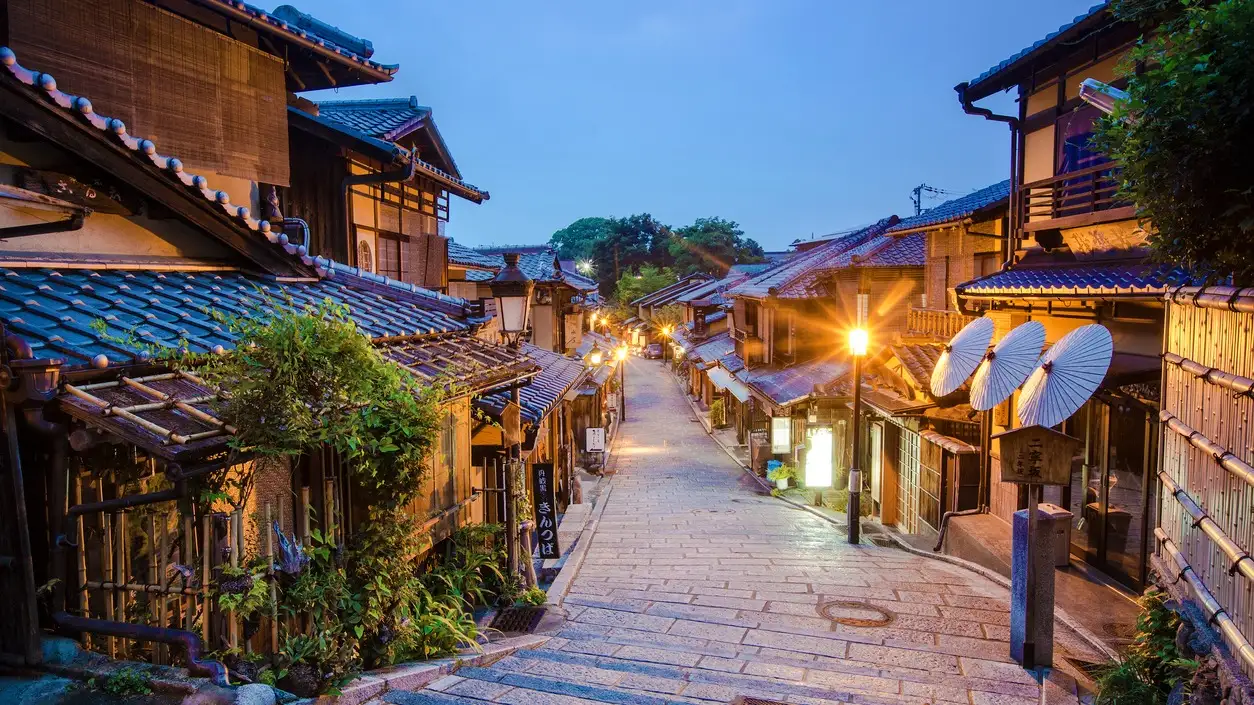 Tempelkomplex Kiyomizu-dera, Kyoto, Japan Die Straße auf dem Weg zum Tempel Kiyomizu, Japan