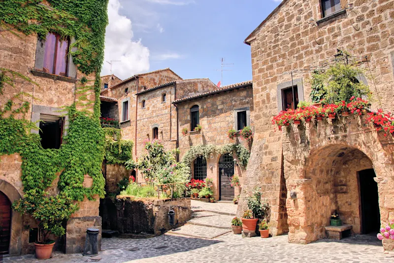 Italien, Toskana Alte Backsteinhäuser in der Toskana, Italien.