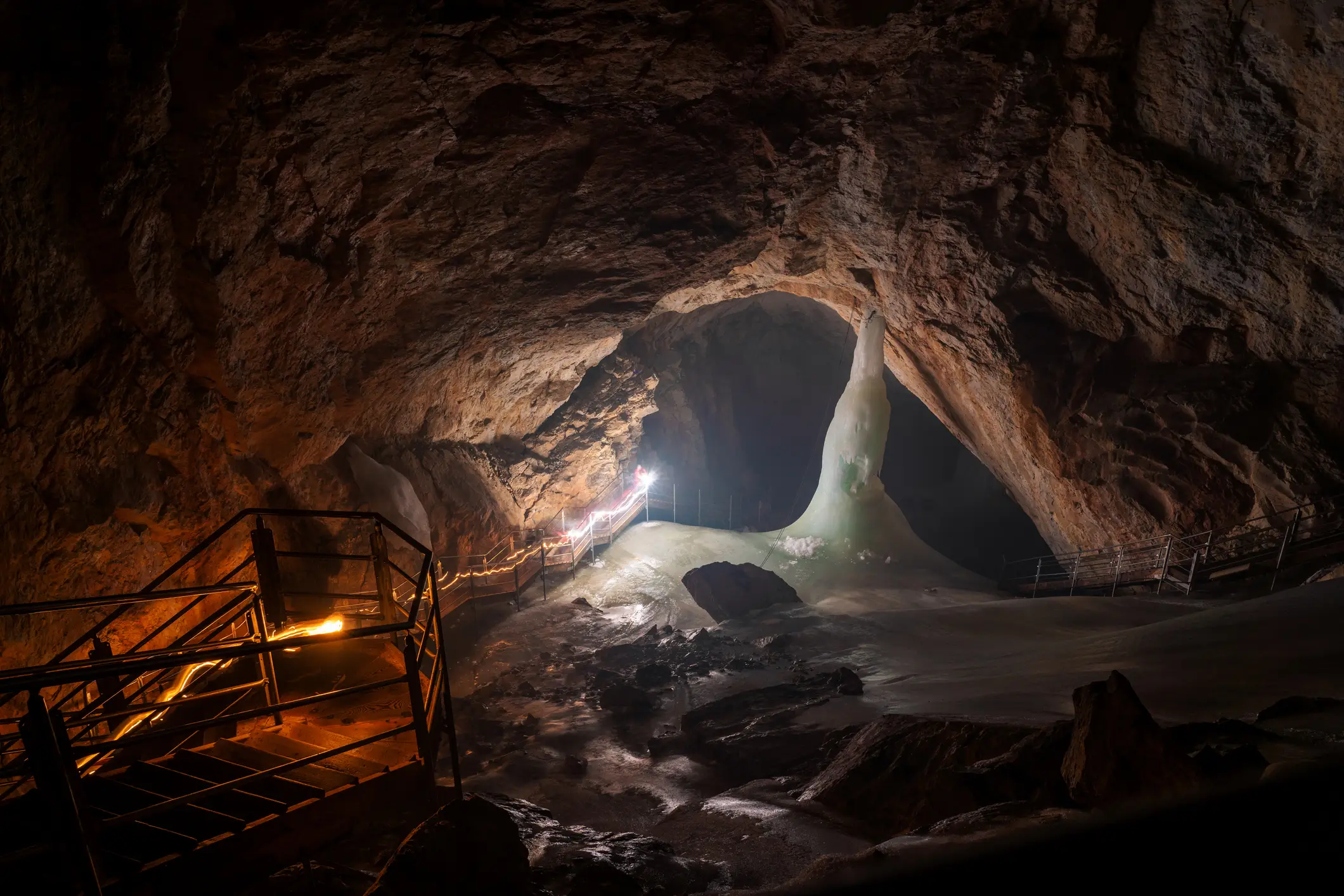 Eisriesenwelt (The World of the Ice Giants)