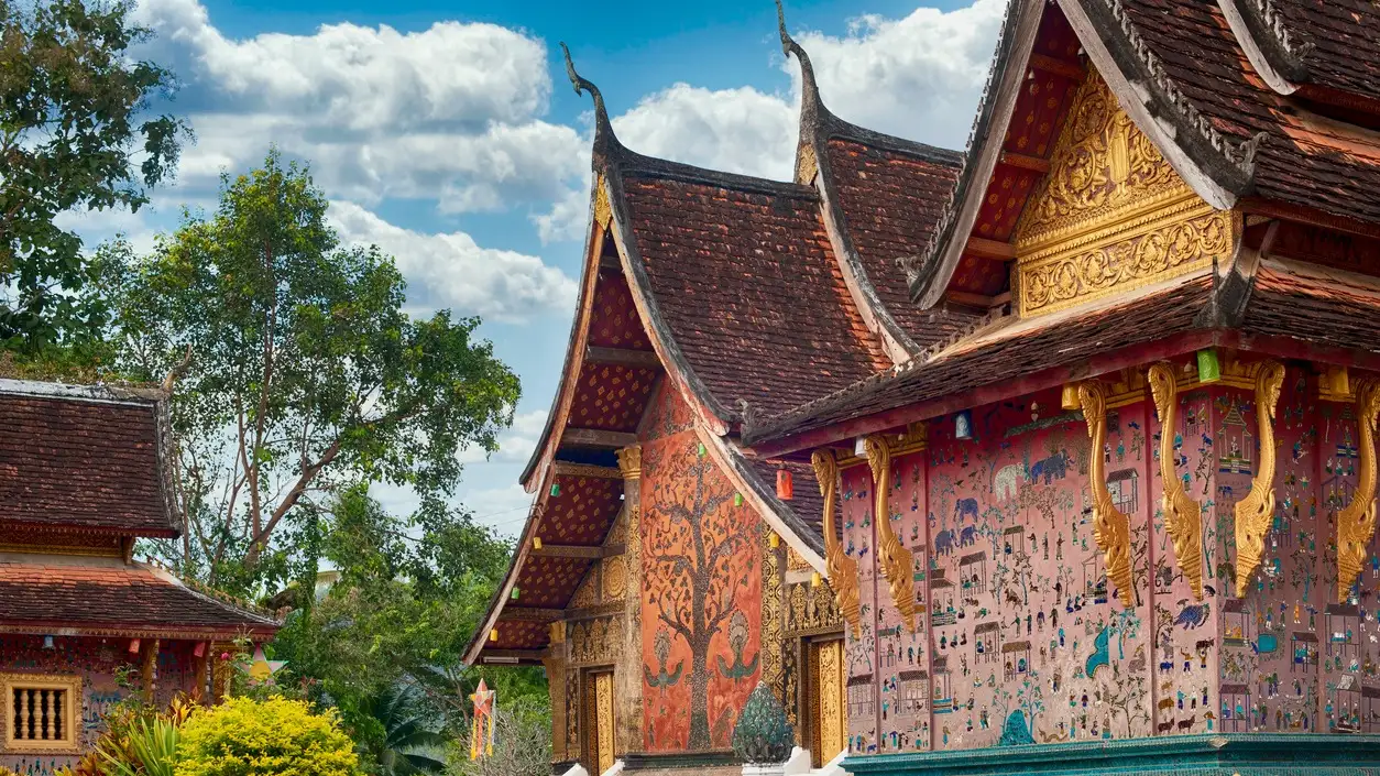 Détail du temple Wat Xieng Thong à Luang Prabang, au Laos.