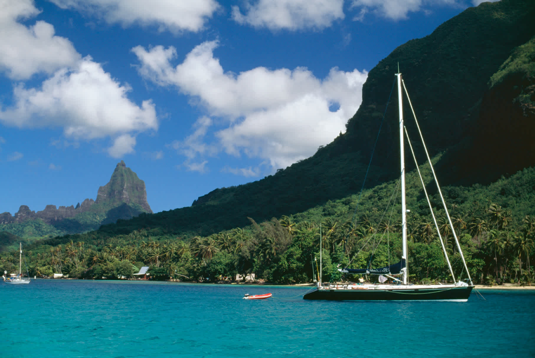Boot auf dem wunderschönen tropischen Bucht von Moorea Tahiti