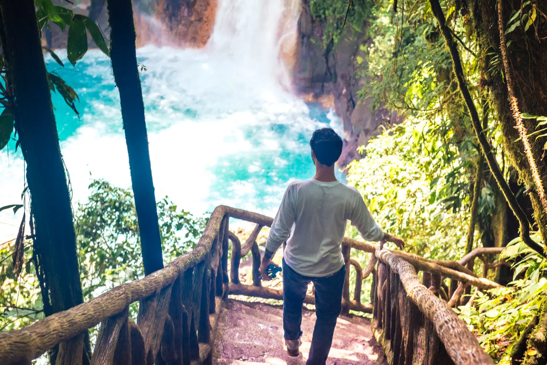 Costa Rica, Wasserfall Rio Celeste, Wandern Die beste Reisezeit zum Wandern in Costa Rica hängt von Ihren Vorstellungen ab.