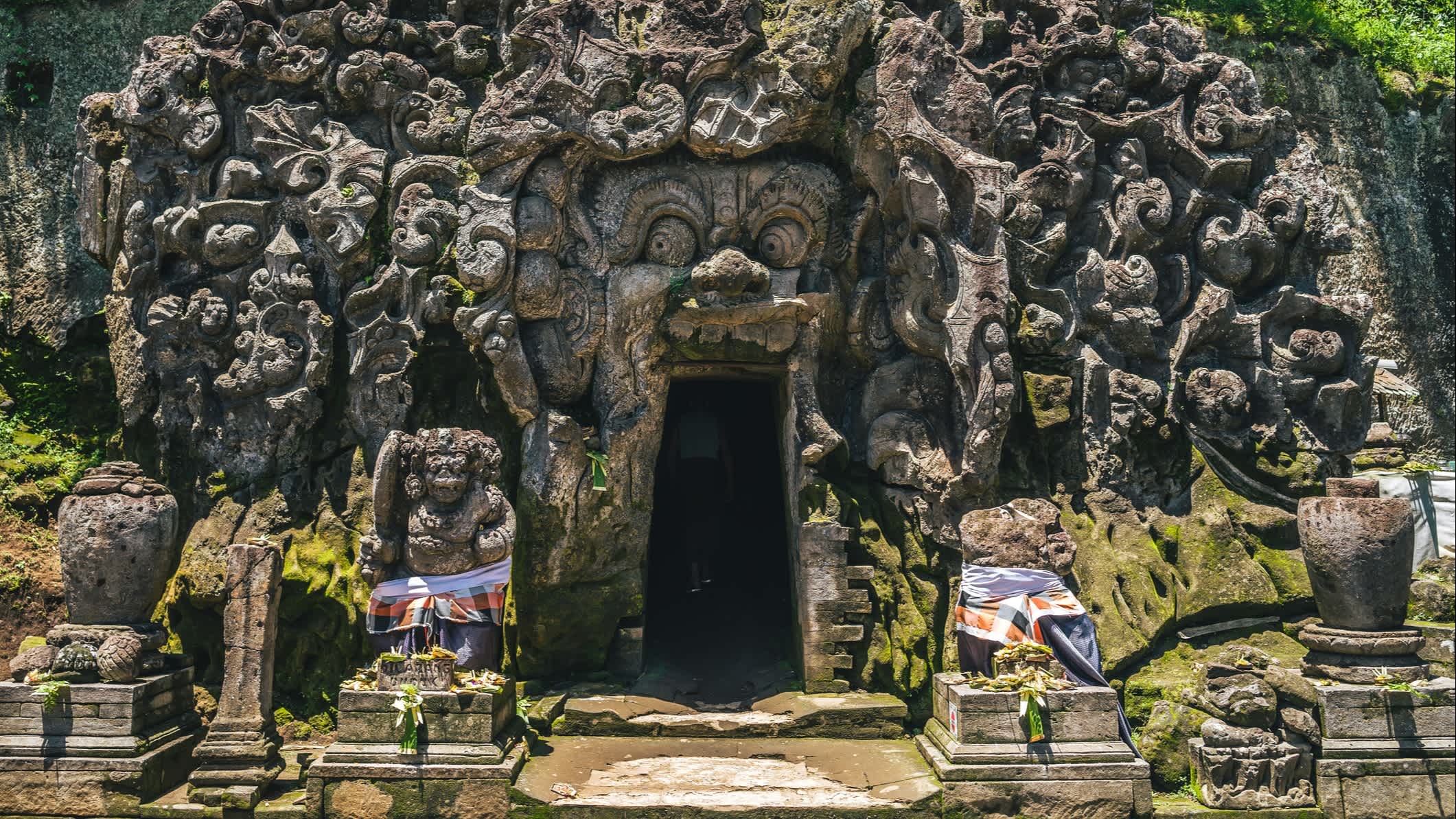 Entrée de la grotte des éléphants de Goa Gajah à Ubud, Bali, Indonésie