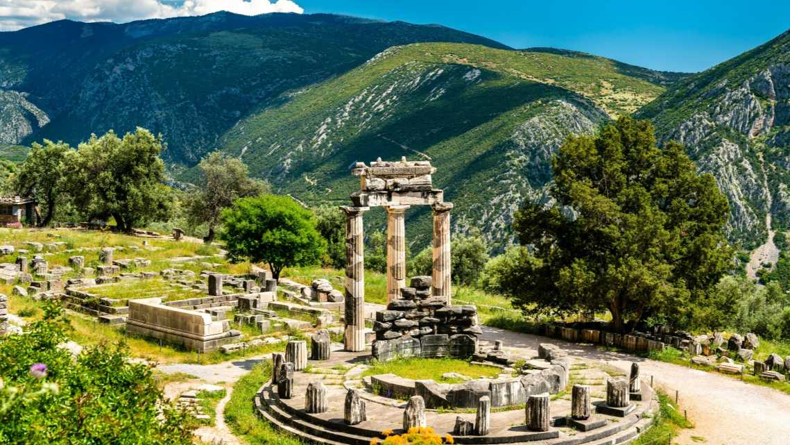 Tempel der Athena Pronaia in Delphi in Griechenland.