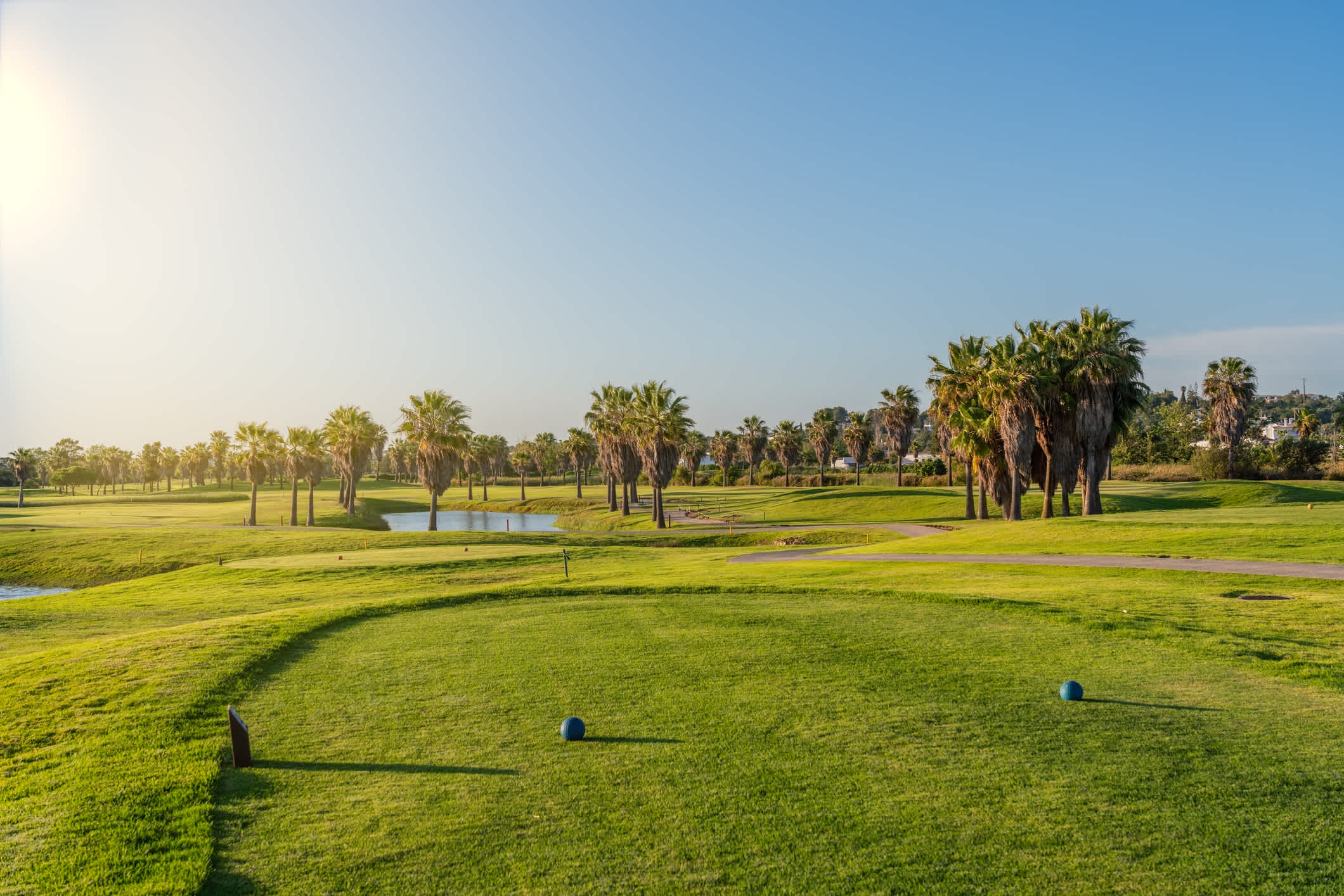 Terrains de golf modernes en Algarve, Portugal.