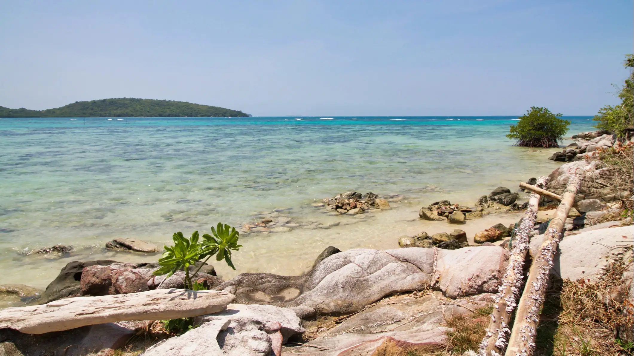 Indonesien, Karimunjawa Blick auf den tropischen Strand auf der Insel Karimunjawa, Indonesien.
