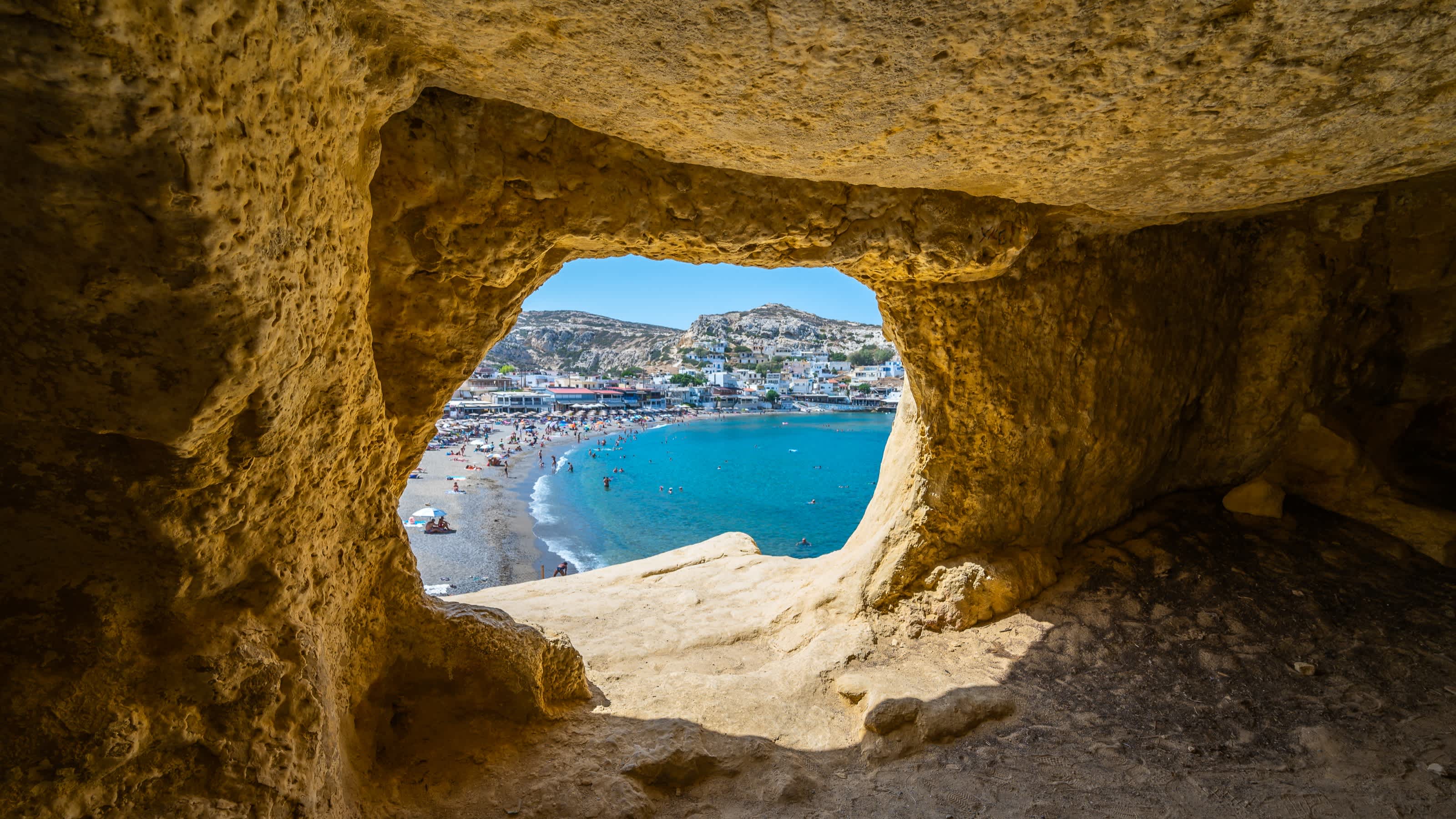 Berühmter Matala Strand mit Höhlen, Kreta, Griechenland