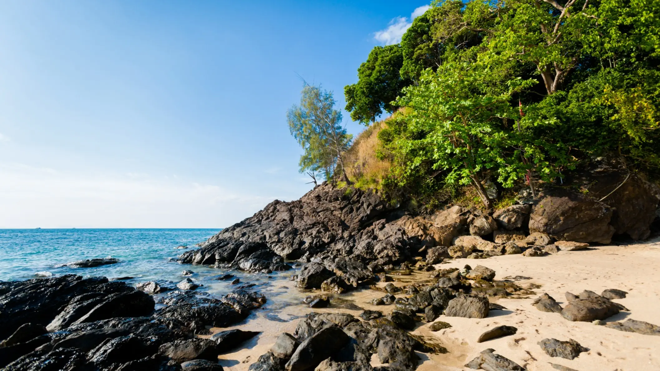 Tropische Landschaft am Long Beach von Koh Lanta