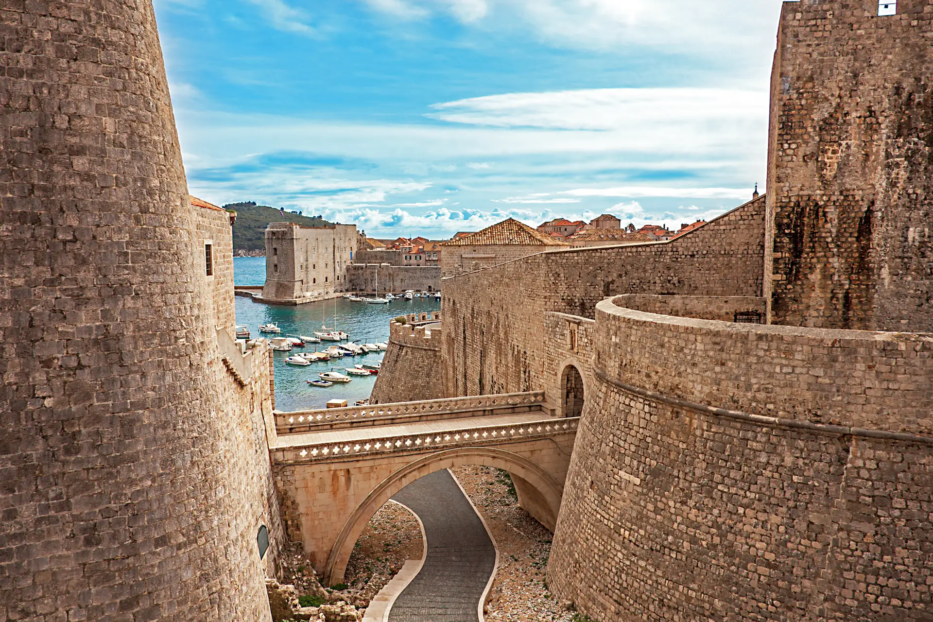 Altstadt und Hafen von Dubrovnik Kroatien

