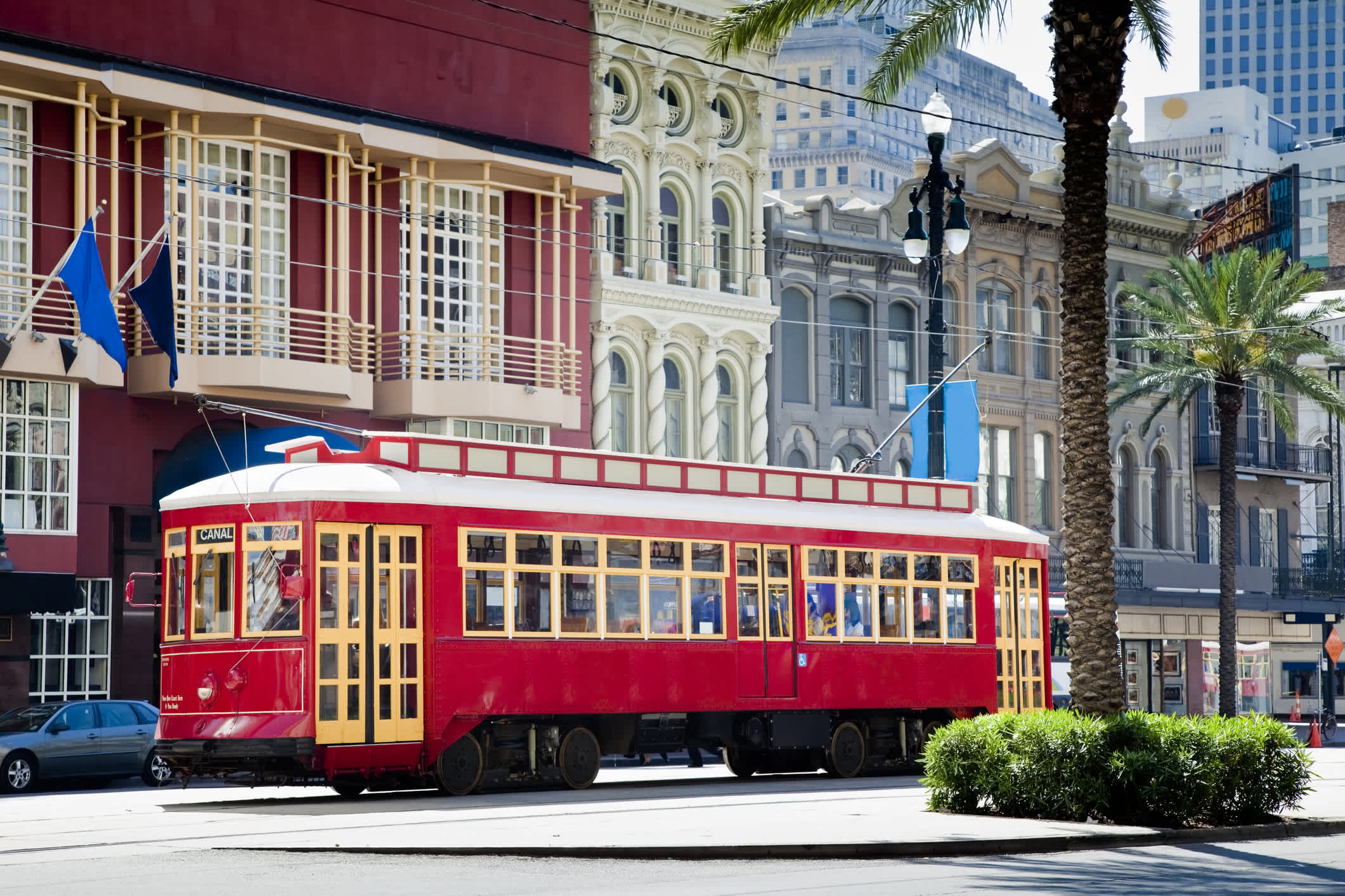 Rote Straßenbahn in New Orleans
