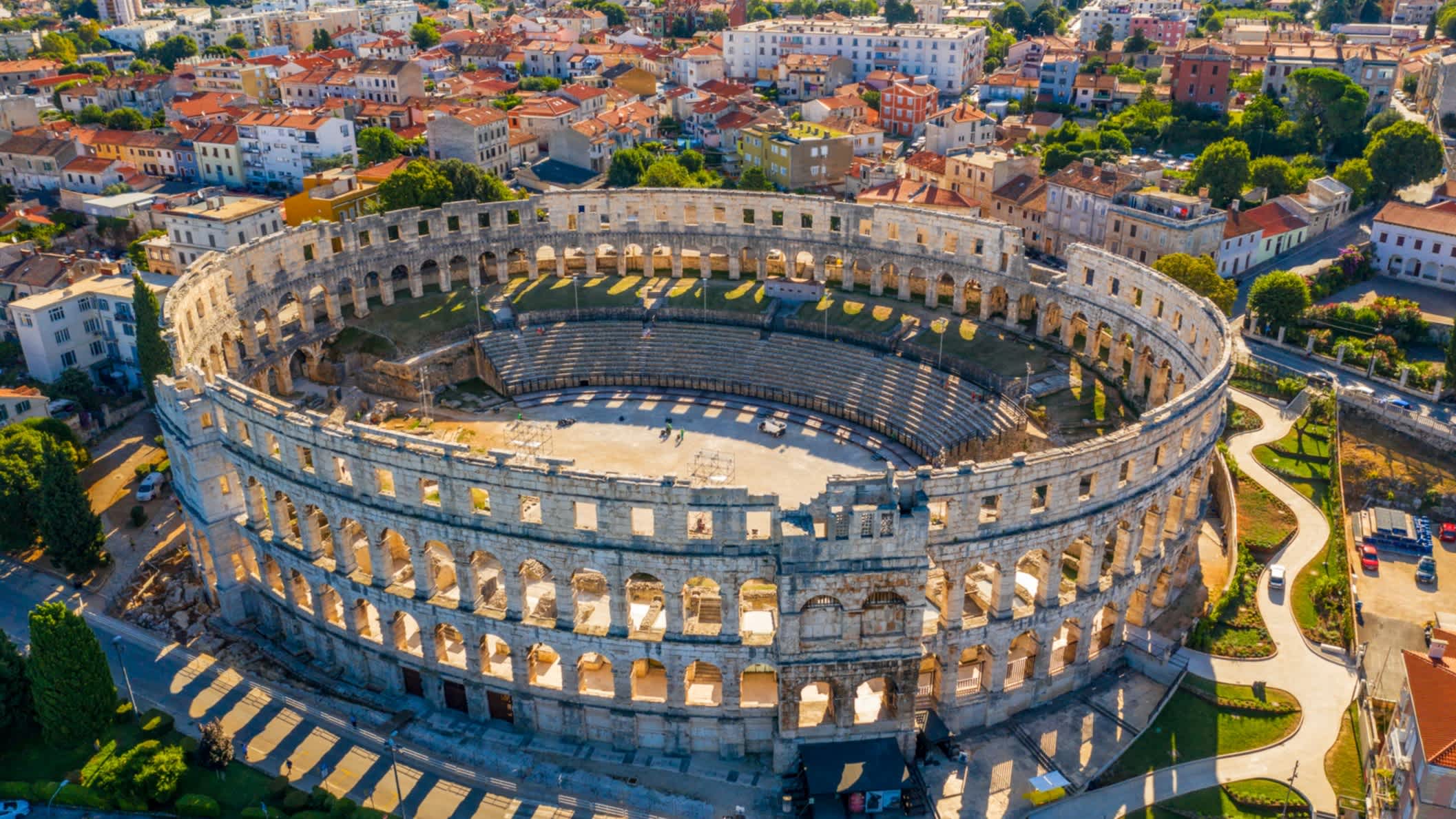 Luftaufnahme des Amphitheaters in Pula, Kroatien.
