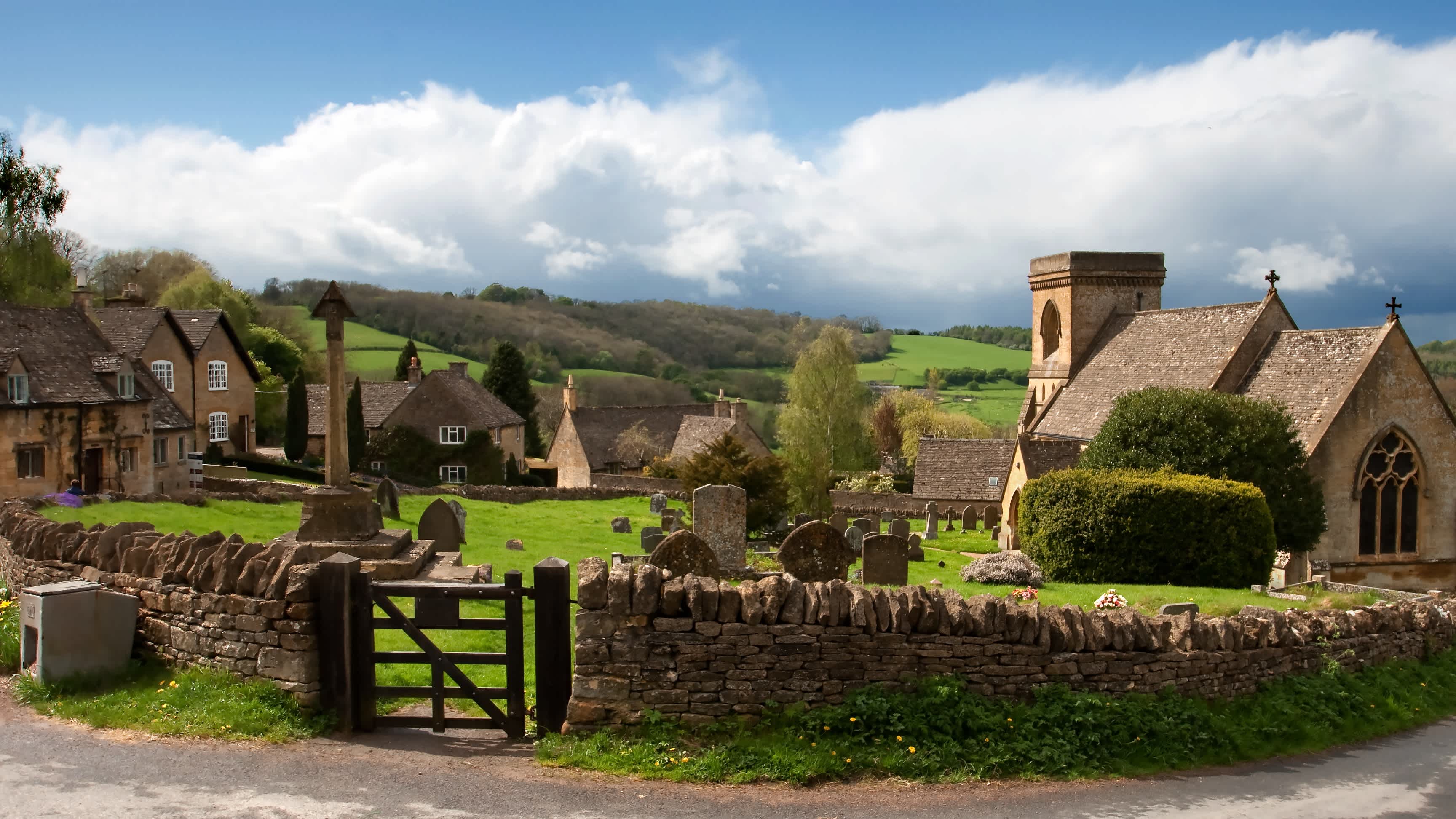 St Barnabas Kirche im Dorf Snowshill in den Cotswolds, England

