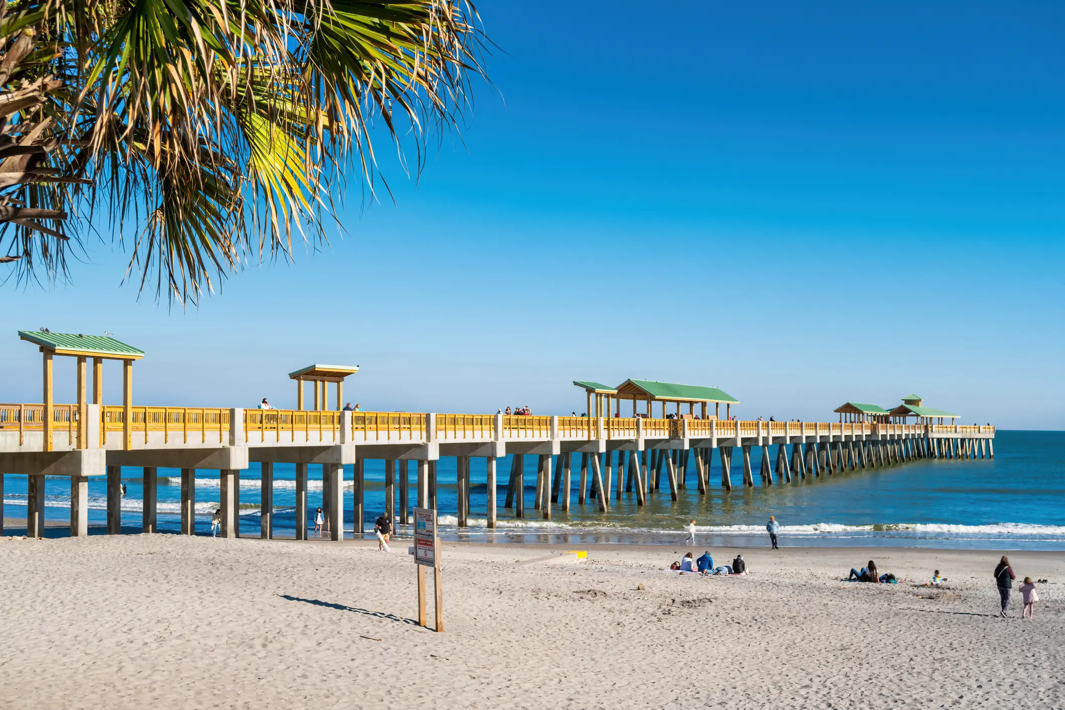 USA, South Carolina, Charleston, Folly Beach Folly Beach Pier Charleston South Carolina Ostküste