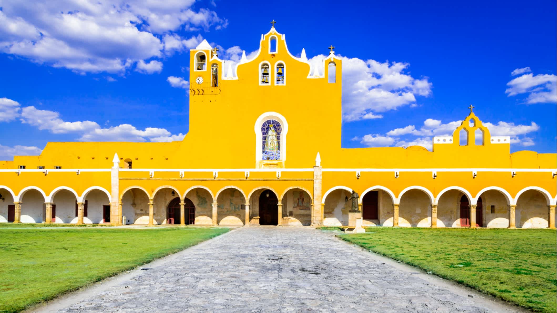 Vue du monastère colonial de San Antonio à Izamal, au Yucatán, au Mexique.

