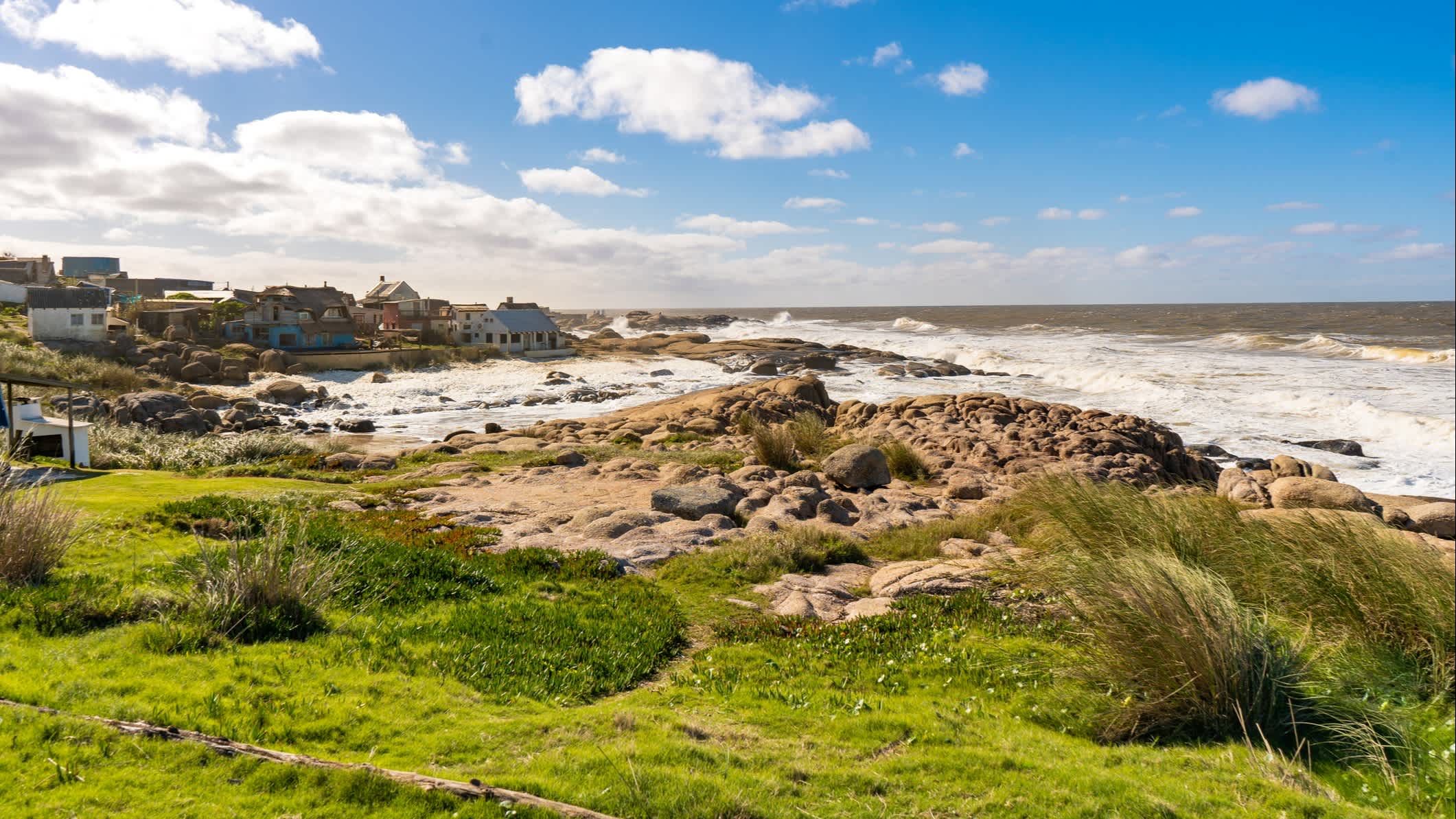 Aussicht auf die Küste in Punta del Diablo, Rocha, Uruguay