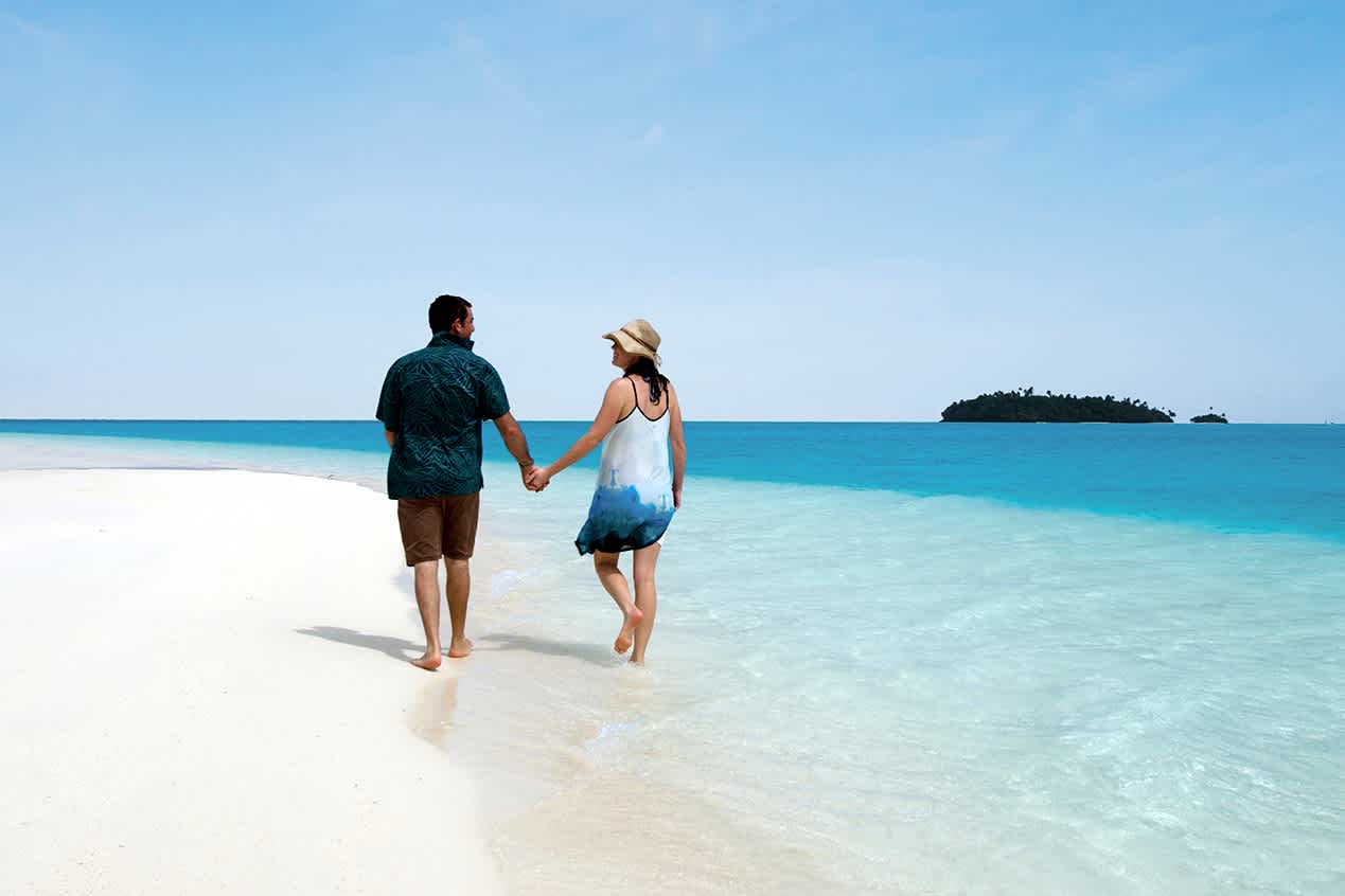 Gemeinsam als Paar auf die Cook-Inseln - Tourlane organisiert einen romantischen Urlaub oder Flitterwochen.