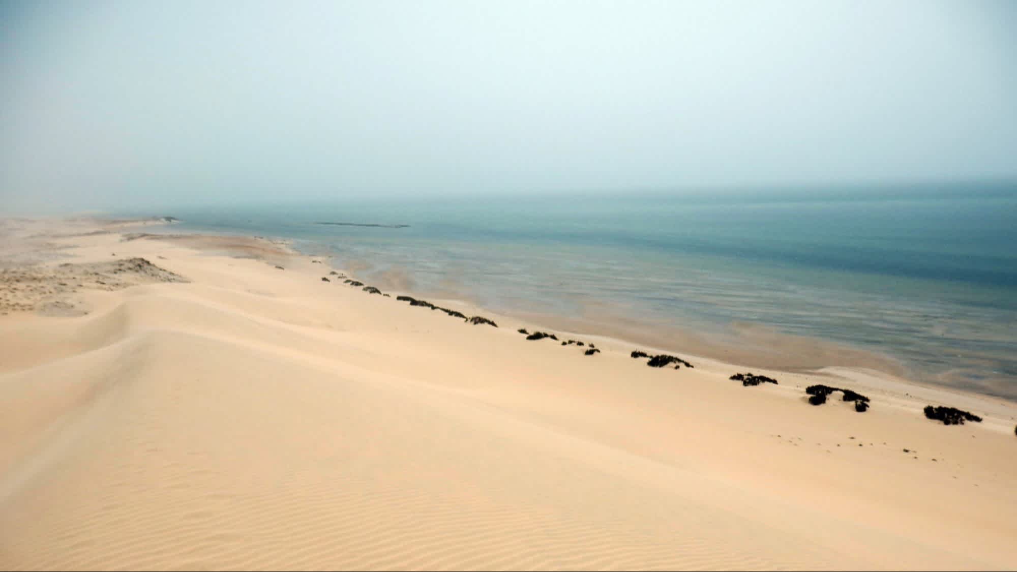 Dunes de sable près de Dakhla au Sahara occidental, Morocco

